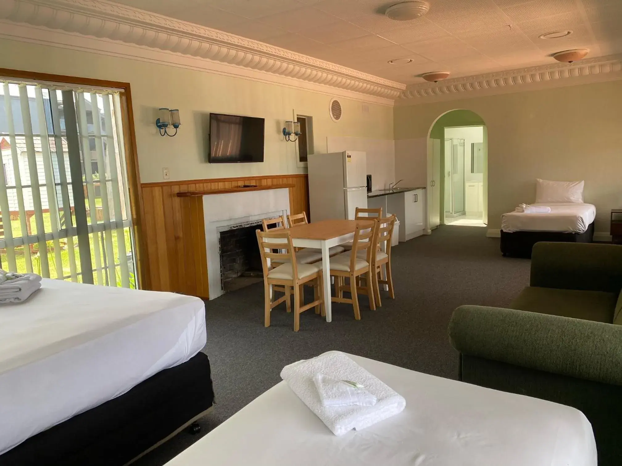 Superior Family Room in Lakeside Motel Waterfront Superior Family Room in Lakeside Motel Waterfront