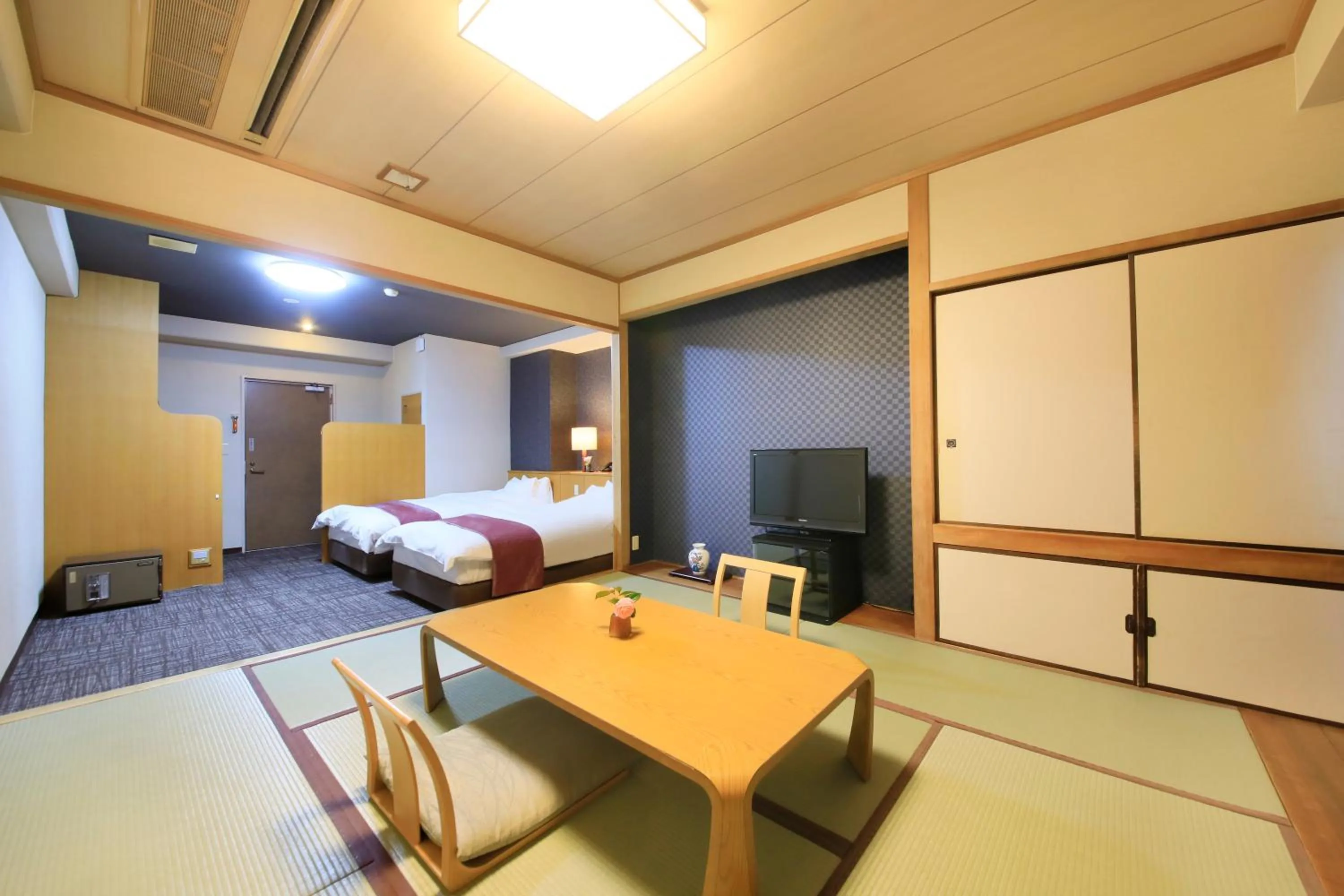 Photo of the whole room, Bed in Hotel Kamogawaso