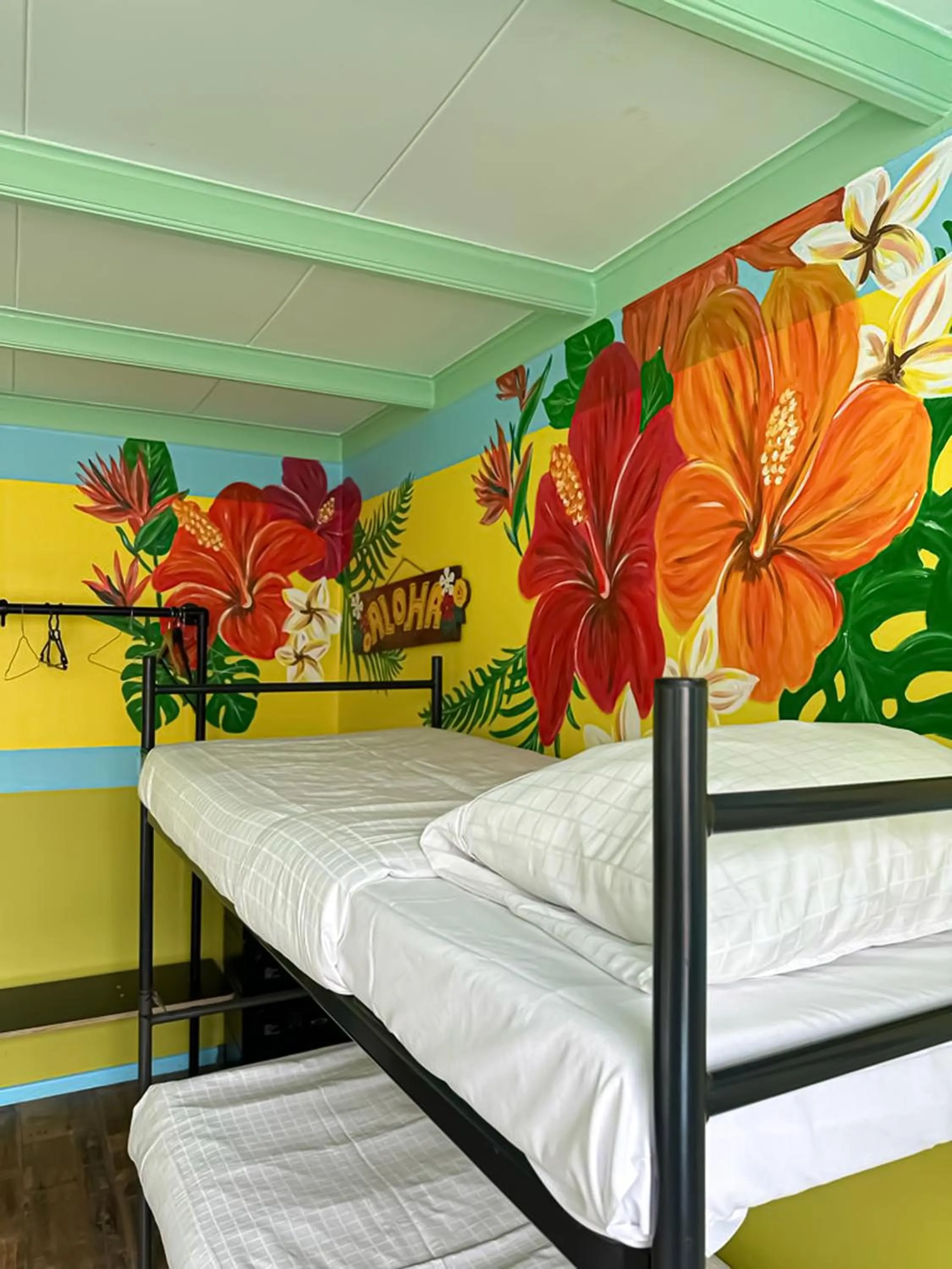 Bedroom, Bed in The Flying Pig Beach Hostel Age 18 to 40