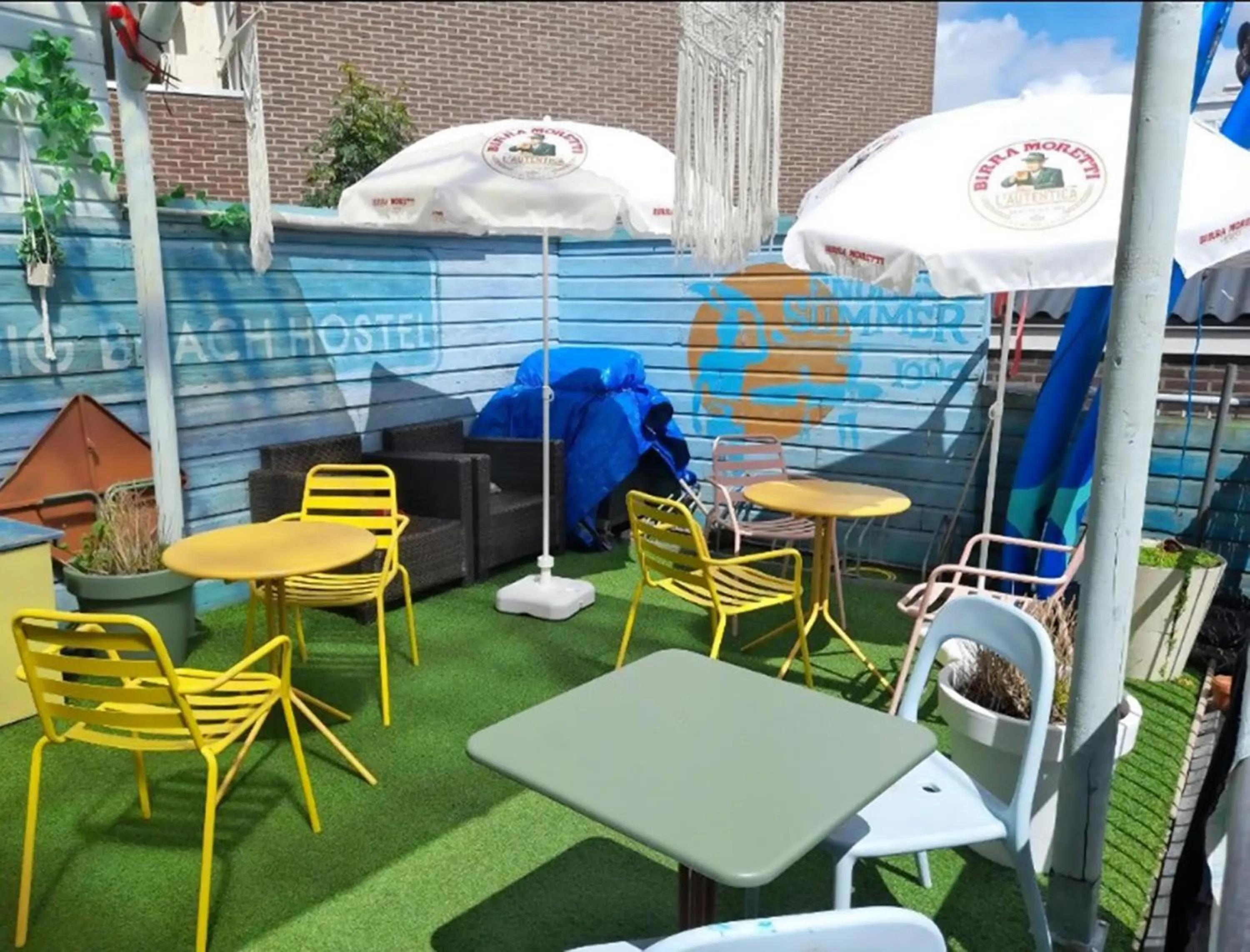 Balcony/Terrace in The Flying Pig Beach Hostel Age 18 to 40