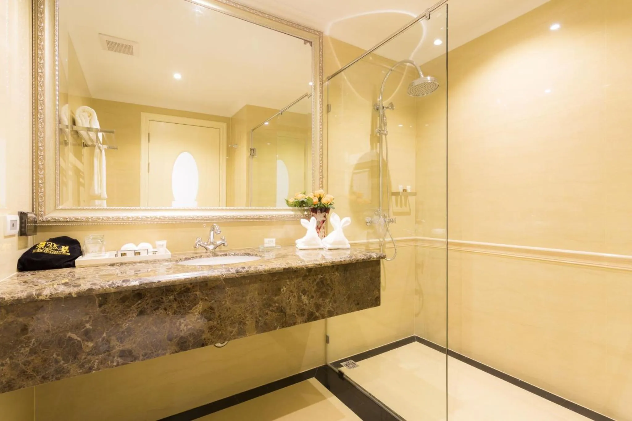 Bathroom in LK President