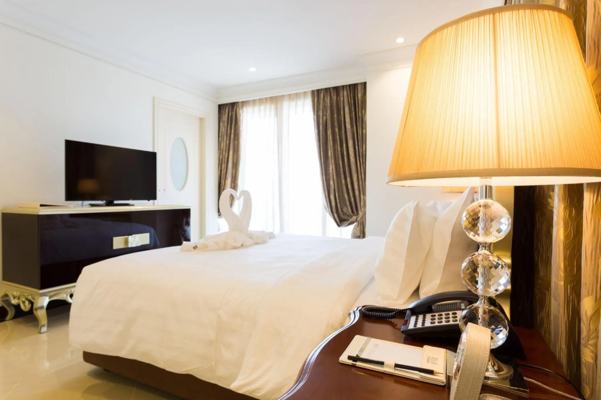 Day, Bed in LK President