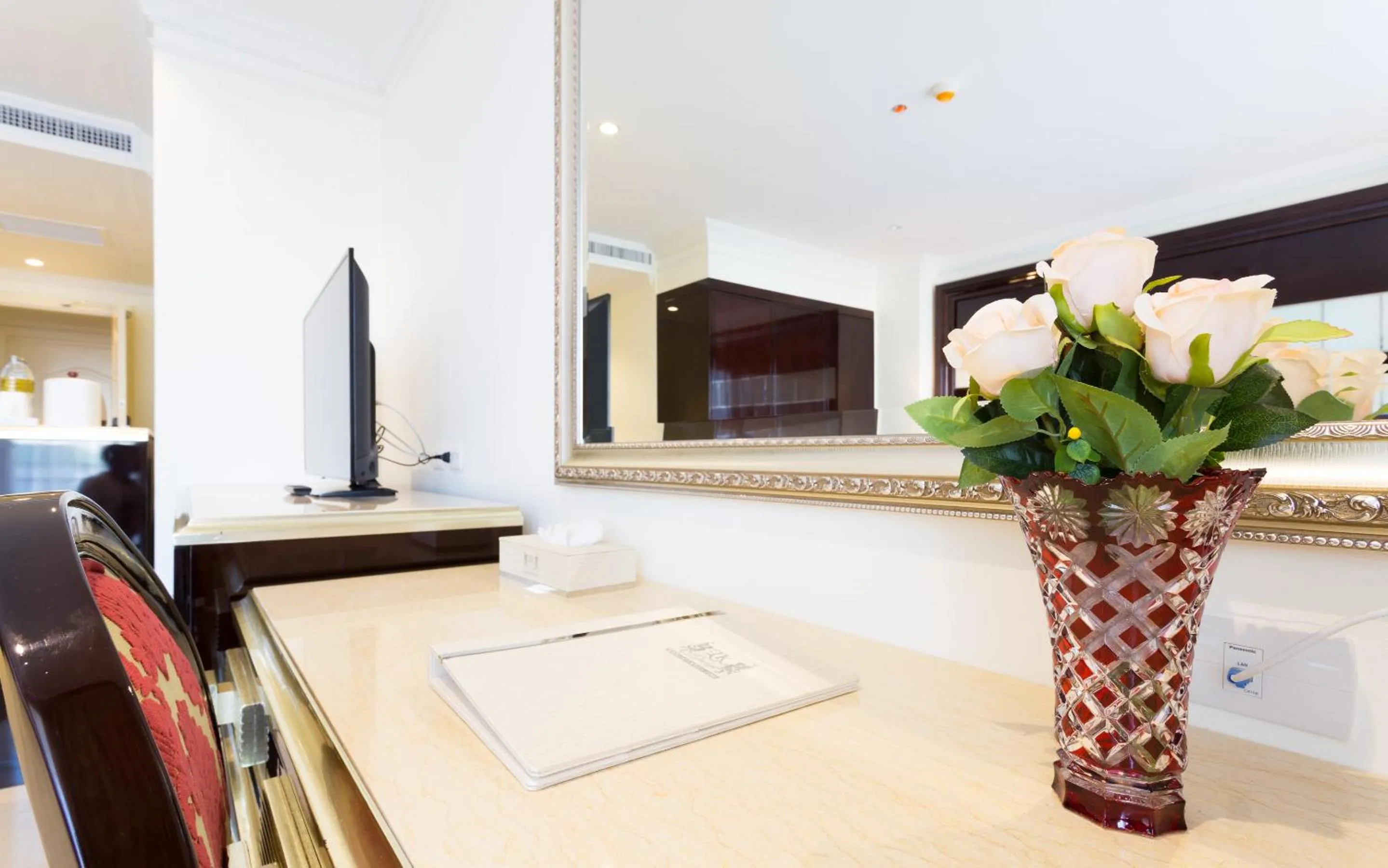 Decorative detail in LK President