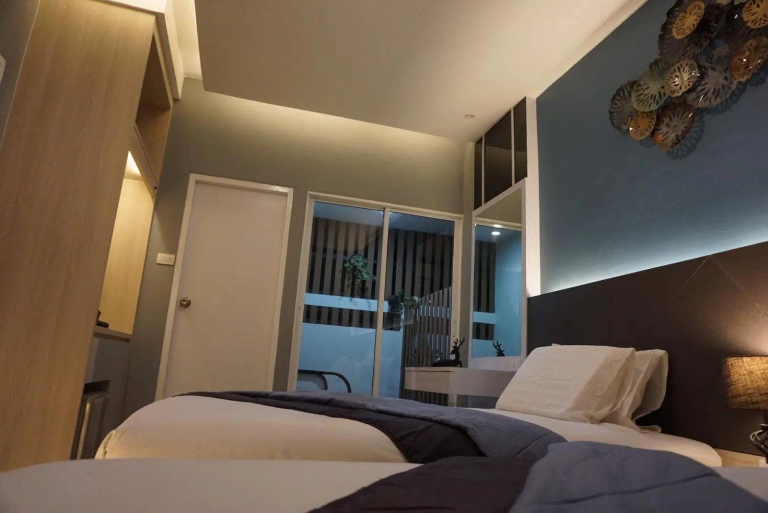 Photo of the whole room, Bed in Sureena Hotel