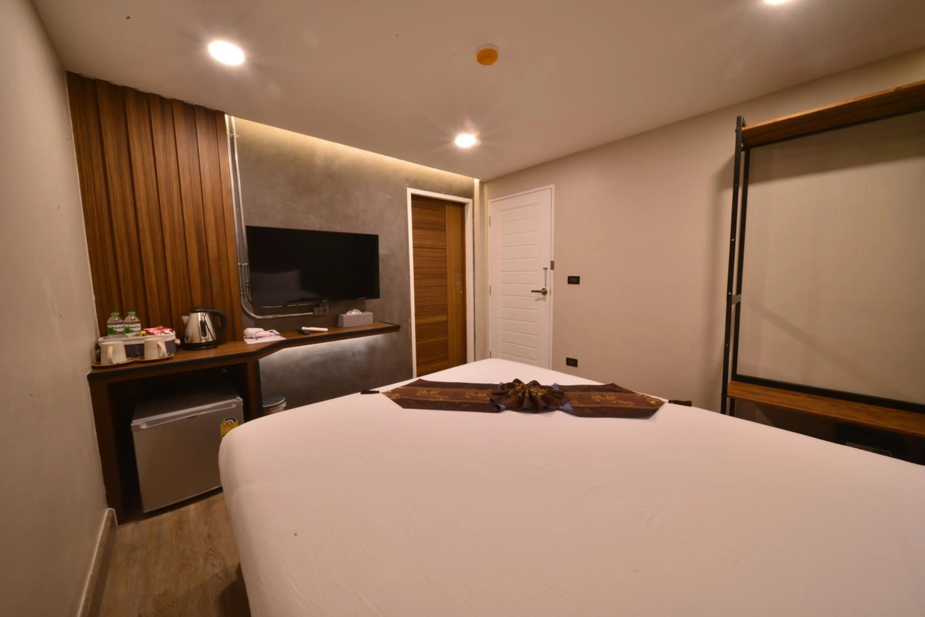 Photo of the whole room, Bed in Sureena Hotel