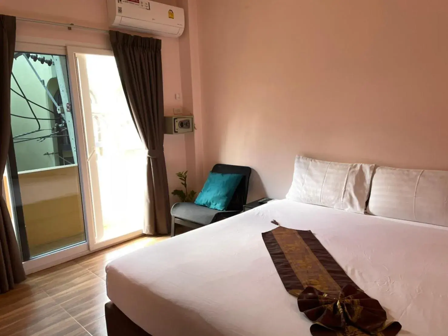 Economy Double Room in Sureena Hotel Economy Double Room in Sureena Hotel