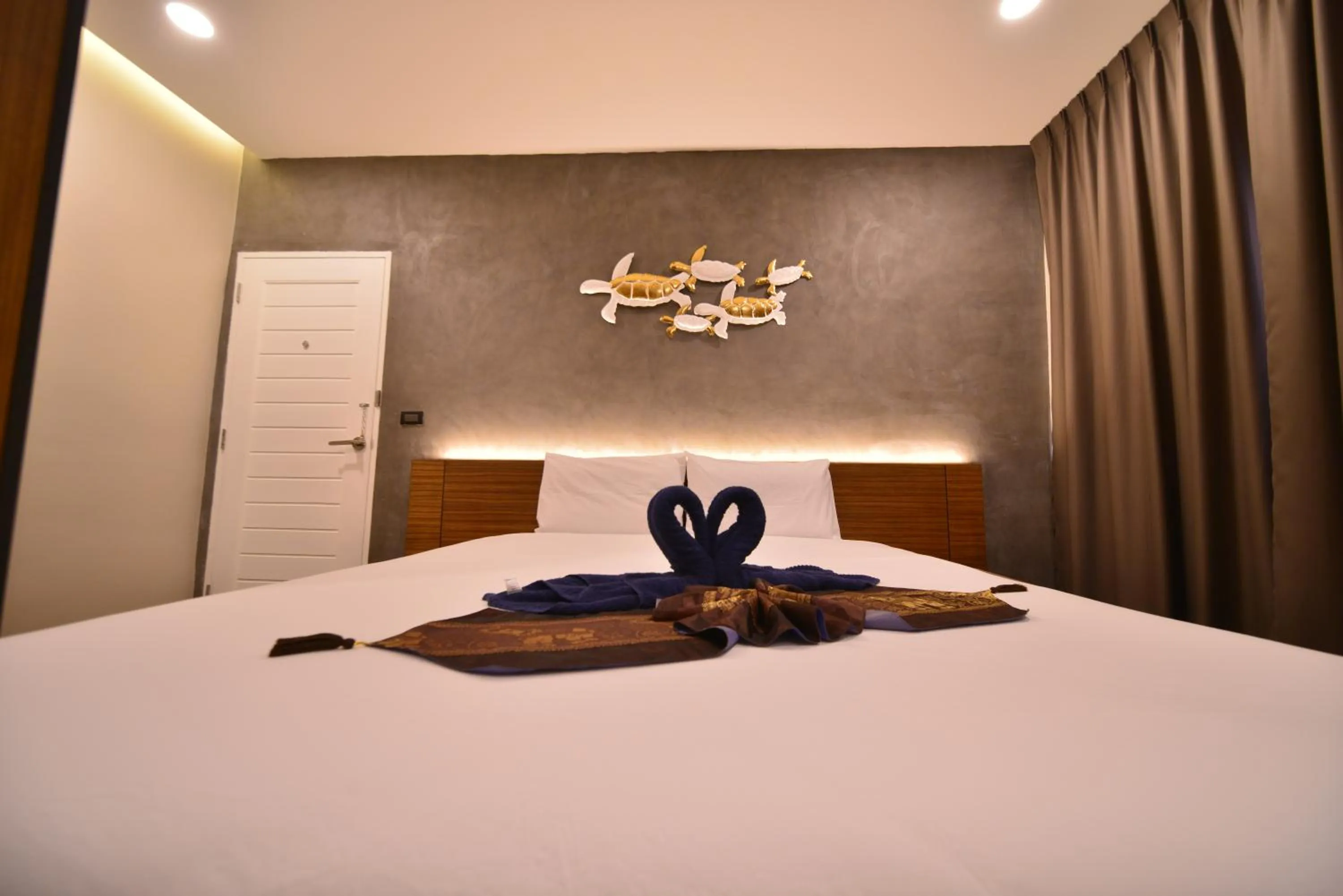 Bedroom, Bed in Sureena Hotel