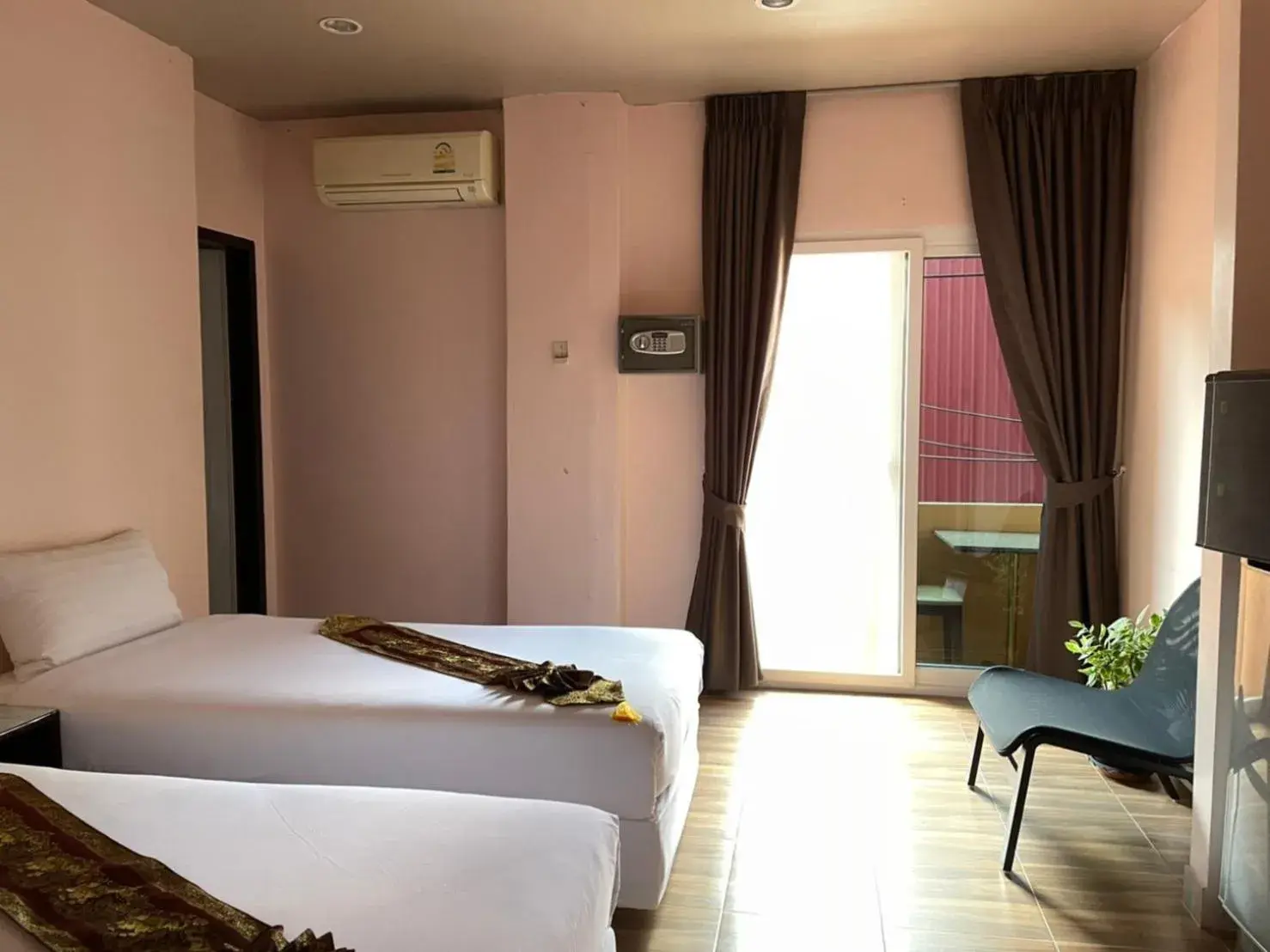 Economy Double Room in Sureena Hotel Economy Double Room in Sureena Hotel