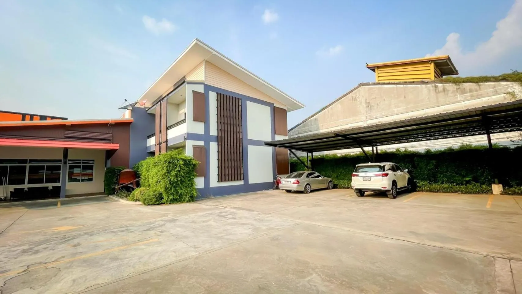 Parking in The S.G Hotel