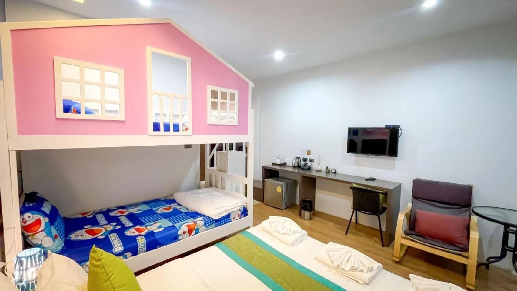 bunk bed, Bed in The S.G Hotel