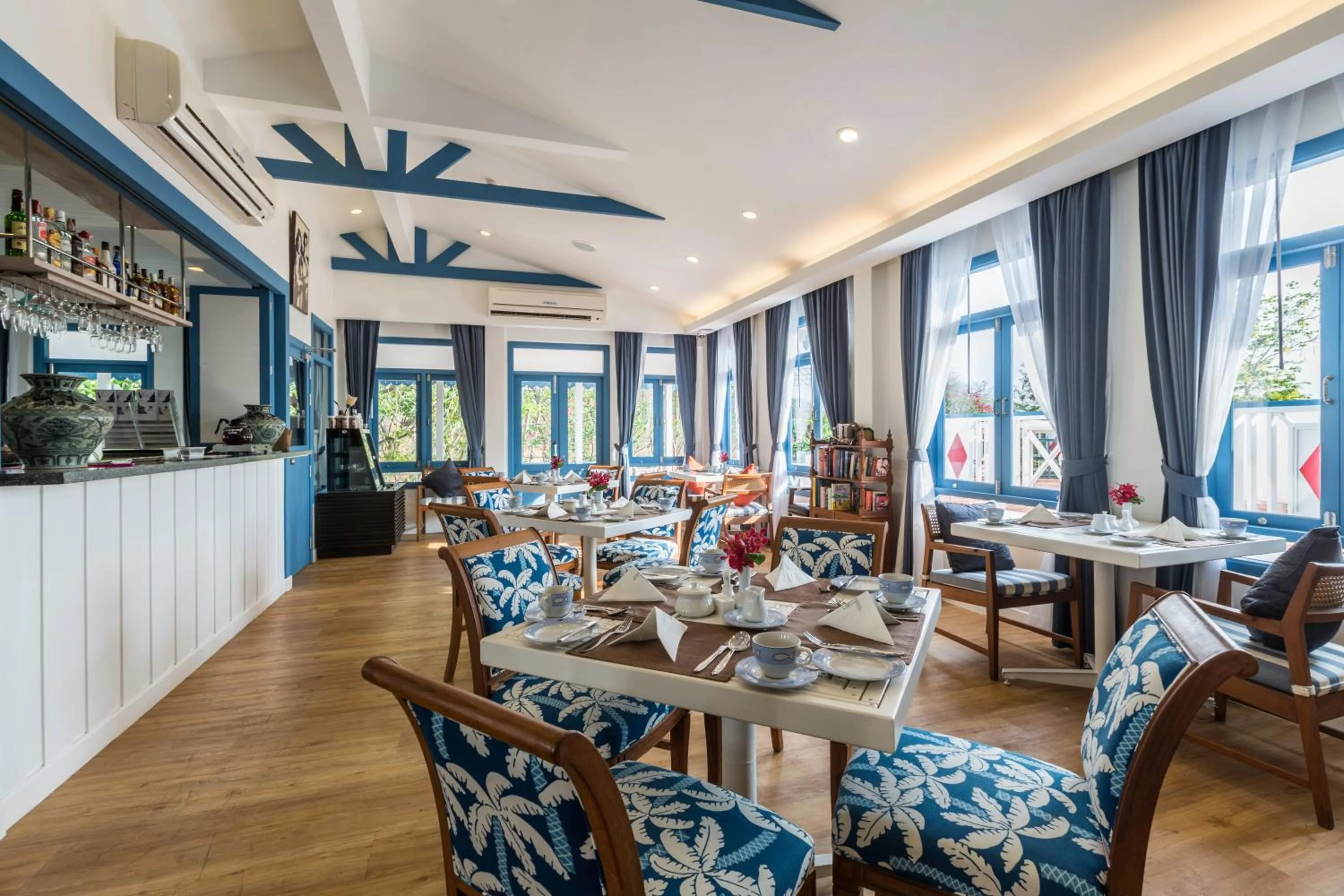 Restaurant/places to eat in Somewhere Koh Sichang