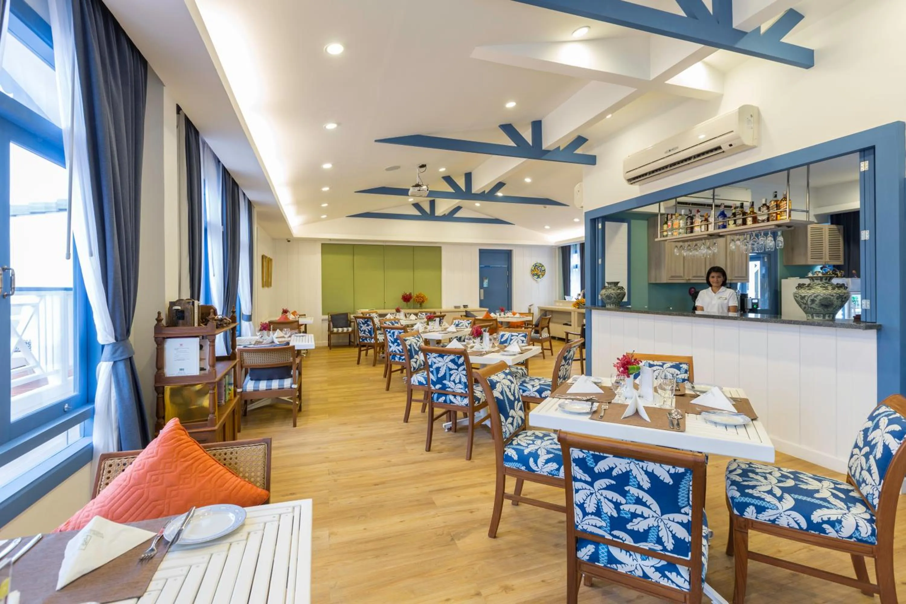 Restaurant/places to eat in Somewhere Koh Sichang