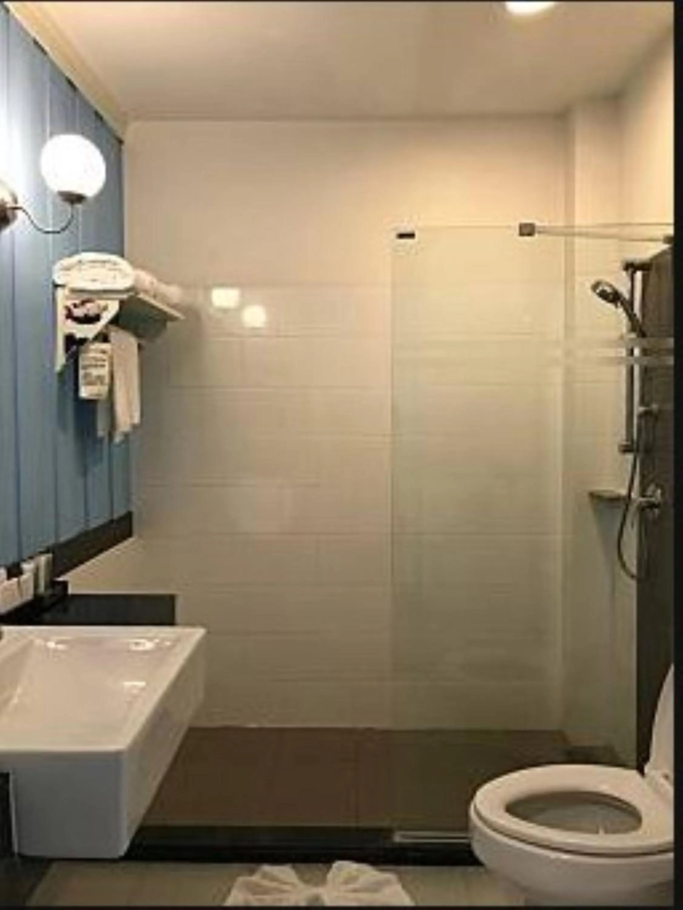 Shower in Somewhere Koh Sichang