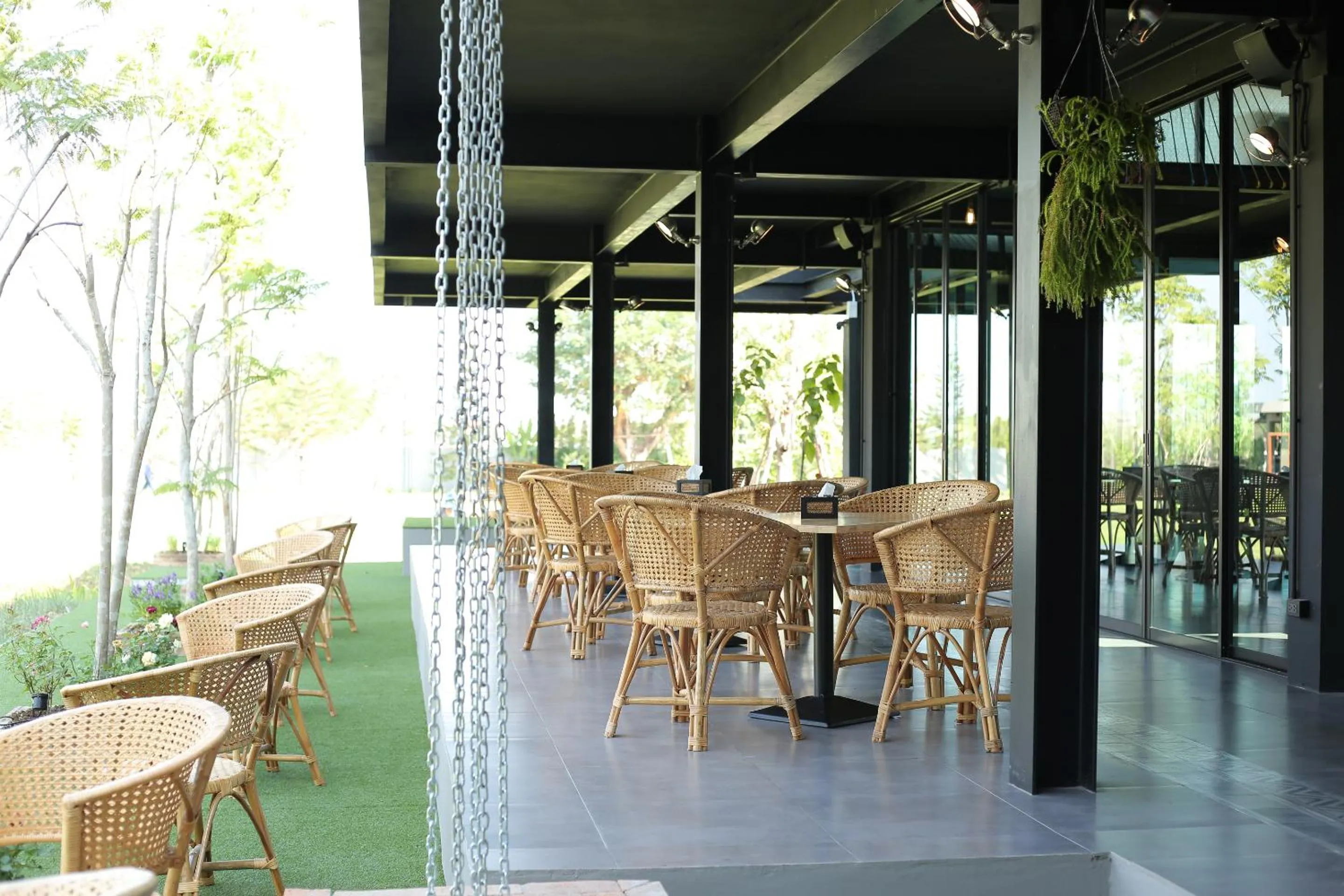 Restaurant/places to eat in Navela Hotel & Convention