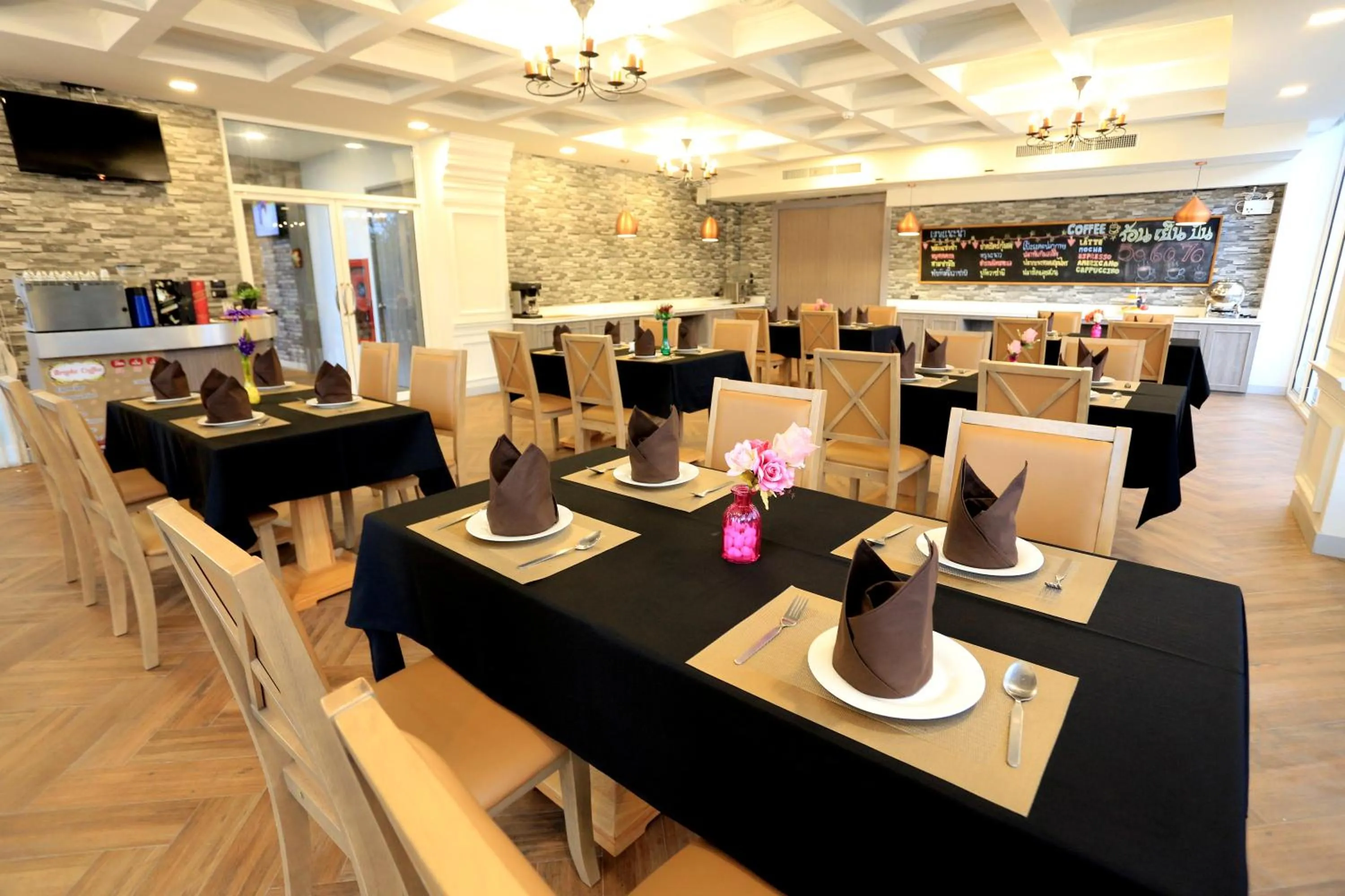 Restaurant/places to eat in Bright Hotel