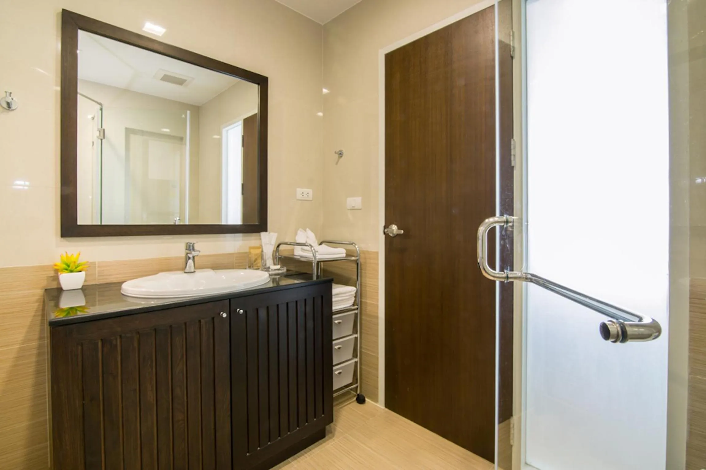 Shower in First Choice Grand Suites Sha Plus Extra