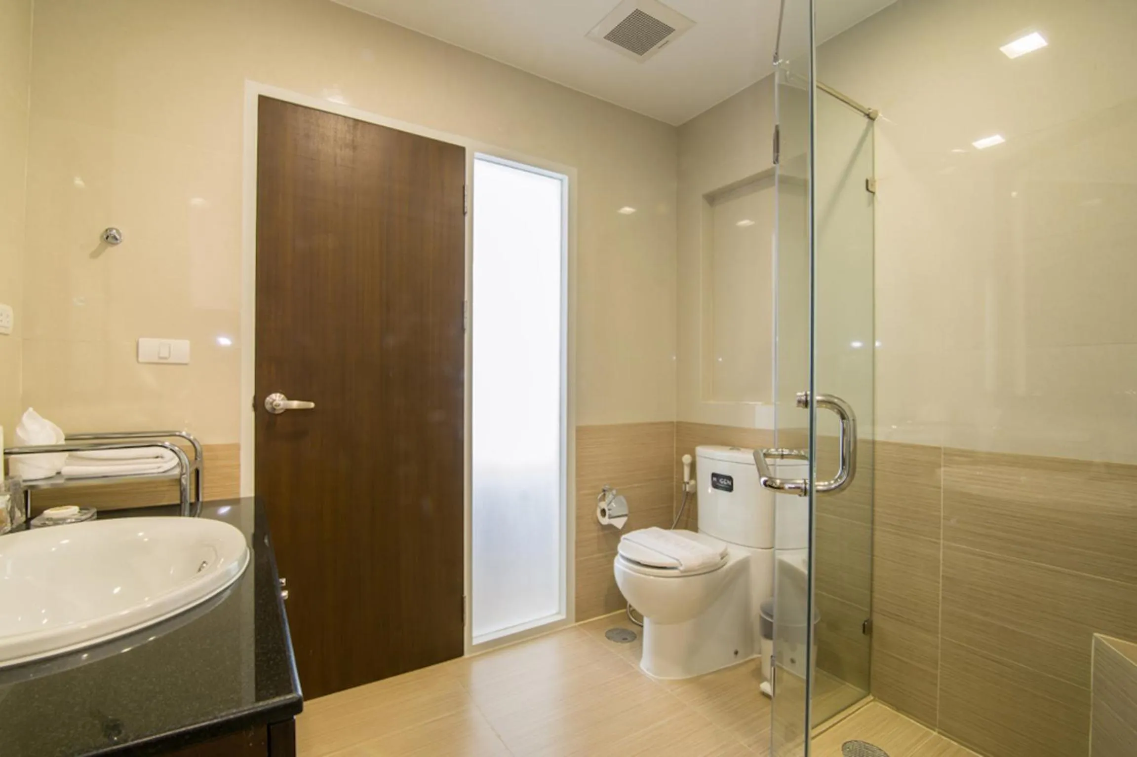 Shower in First Choice Grand Suites Sha Plus Extra