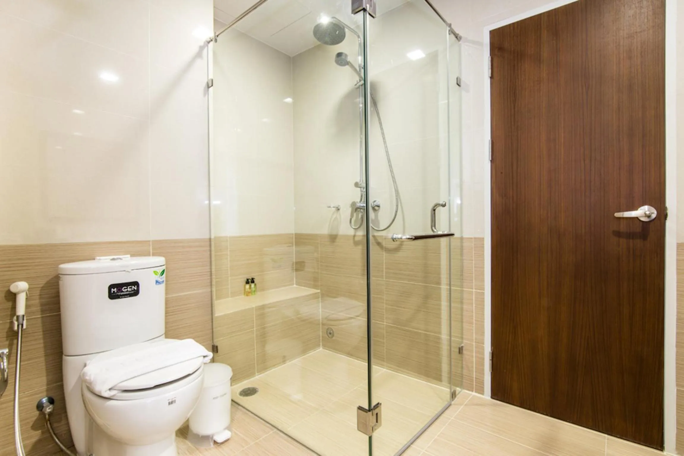 Bathroom in First Choice Grand Suites Sha Plus Extra