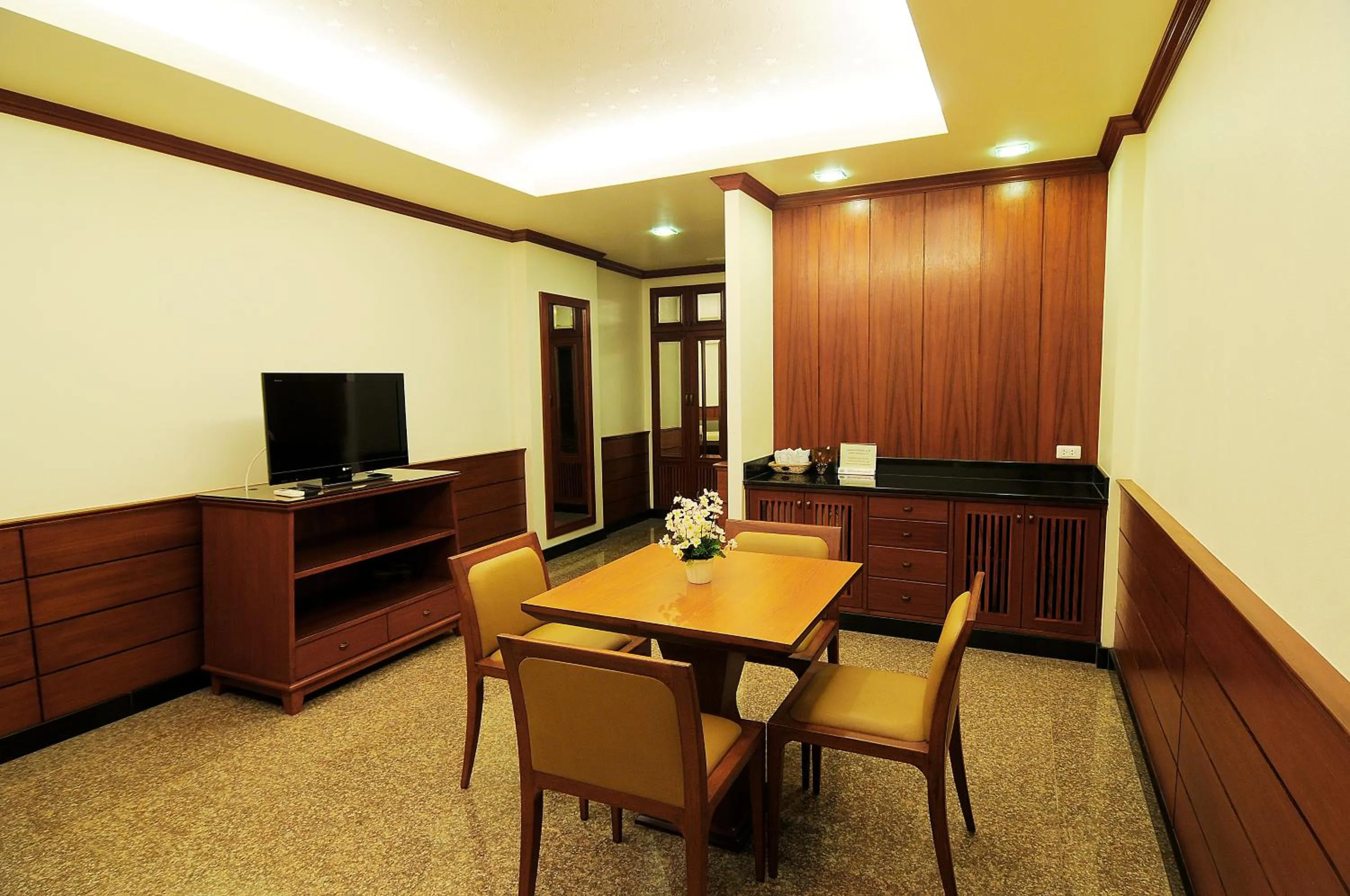 Living room in Busyarin Hotel