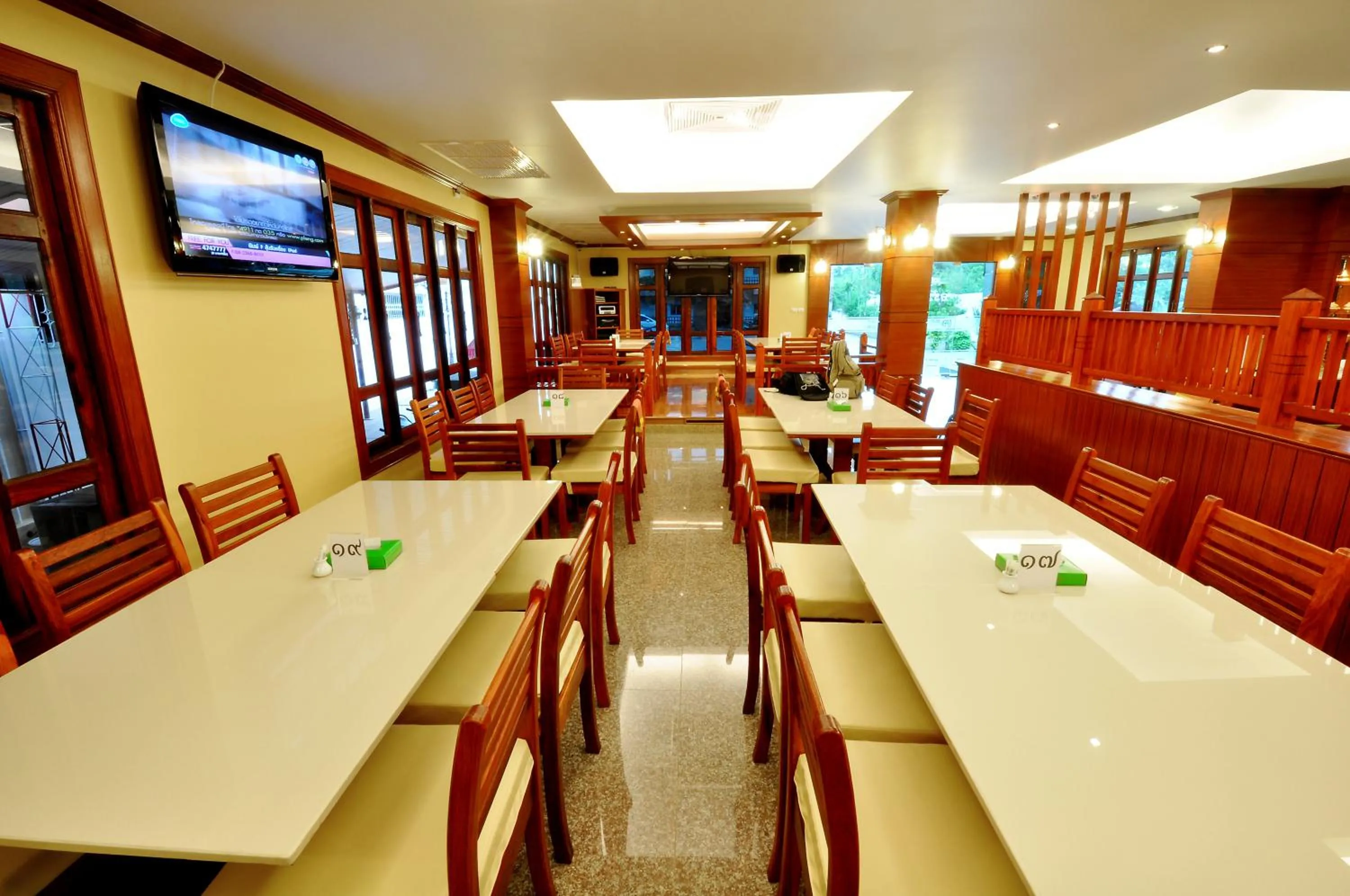 Restaurant/places to eat in Busyarin Hotel
