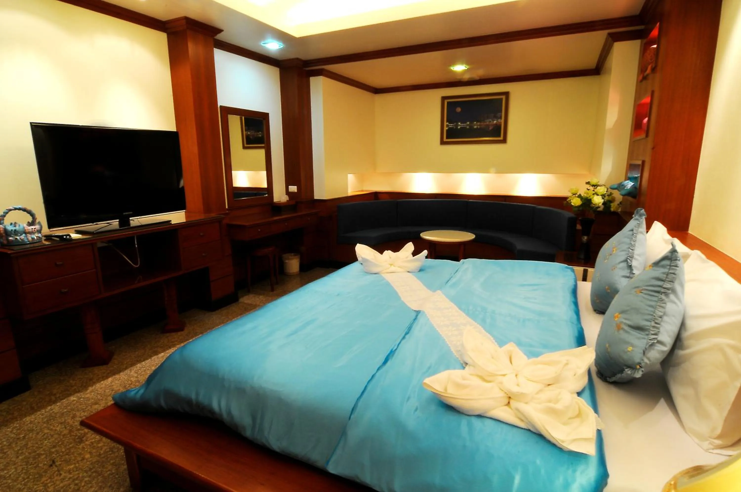 Photo of the whole room, Bed in Busyarin Hotel