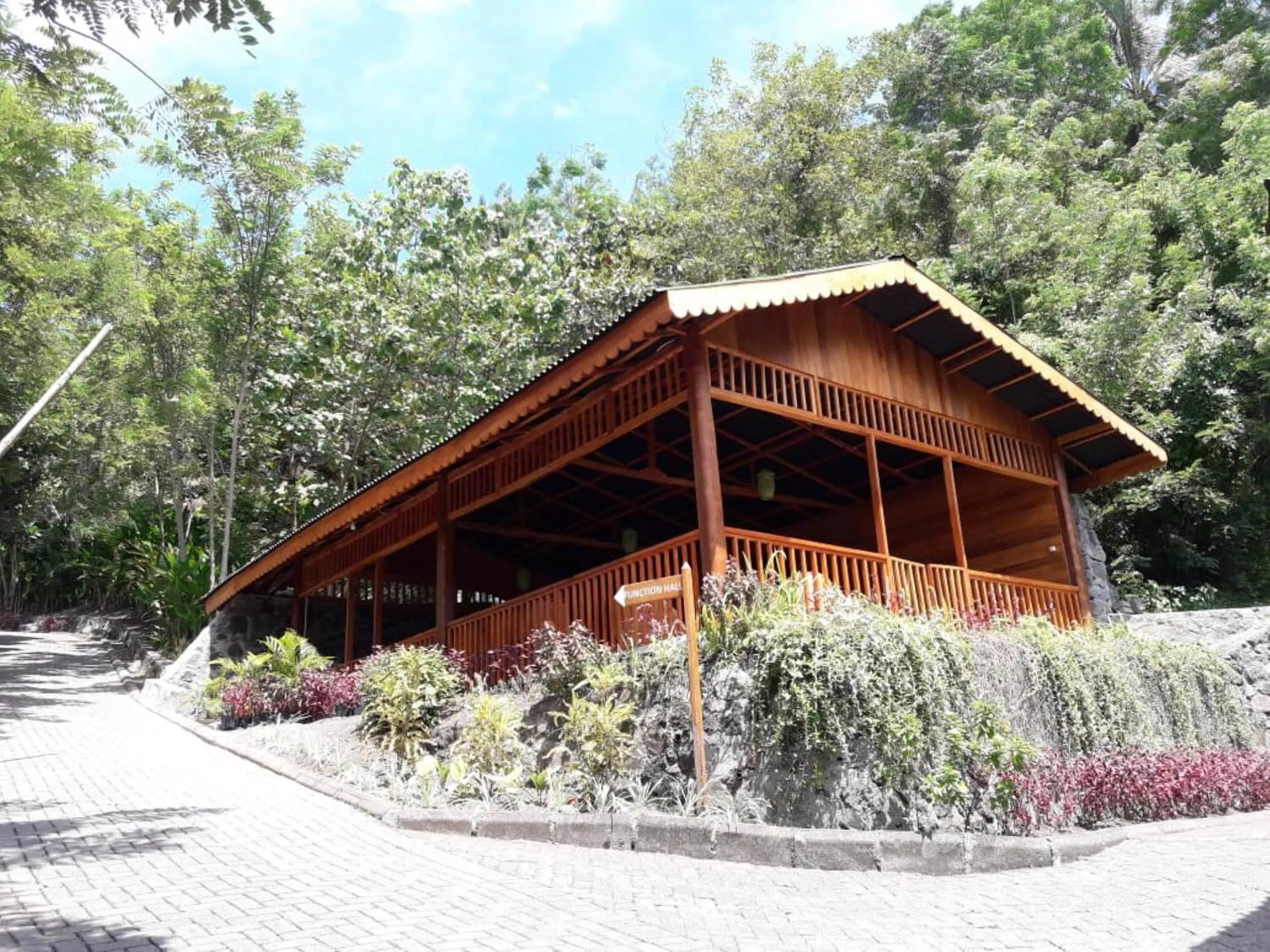 Communal lounge/ TV room in Botanica Nature Resort