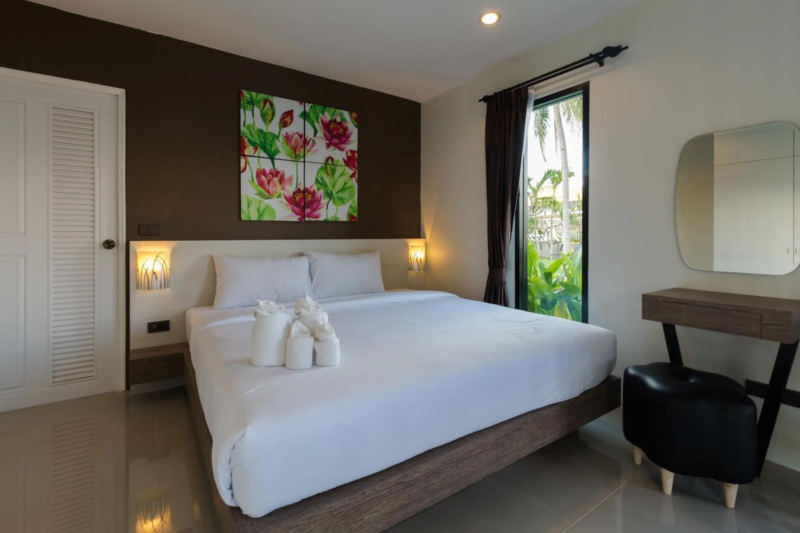Bed in Bua Tara Resort