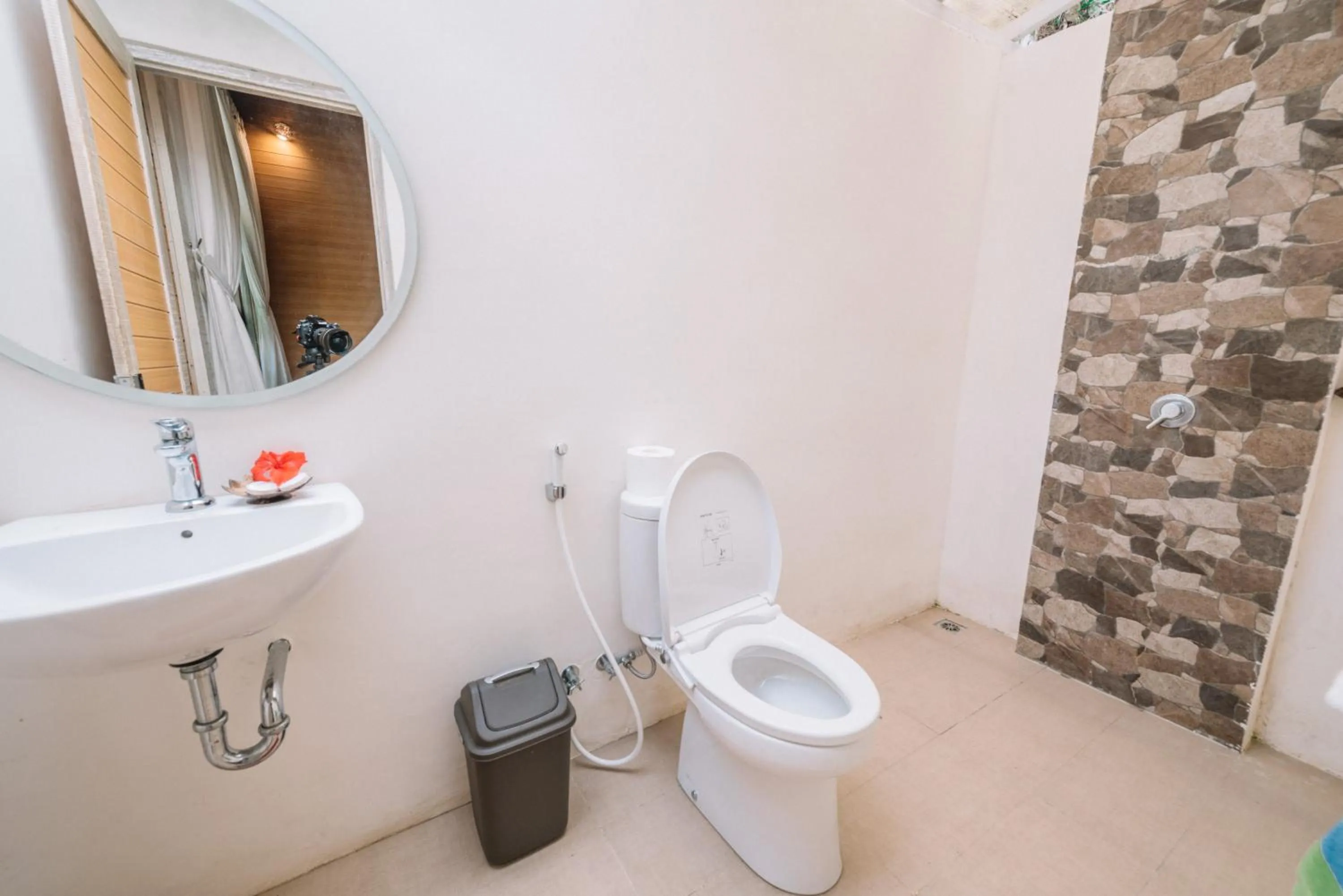 Toilet in Bersila La Maison Du Bonheur