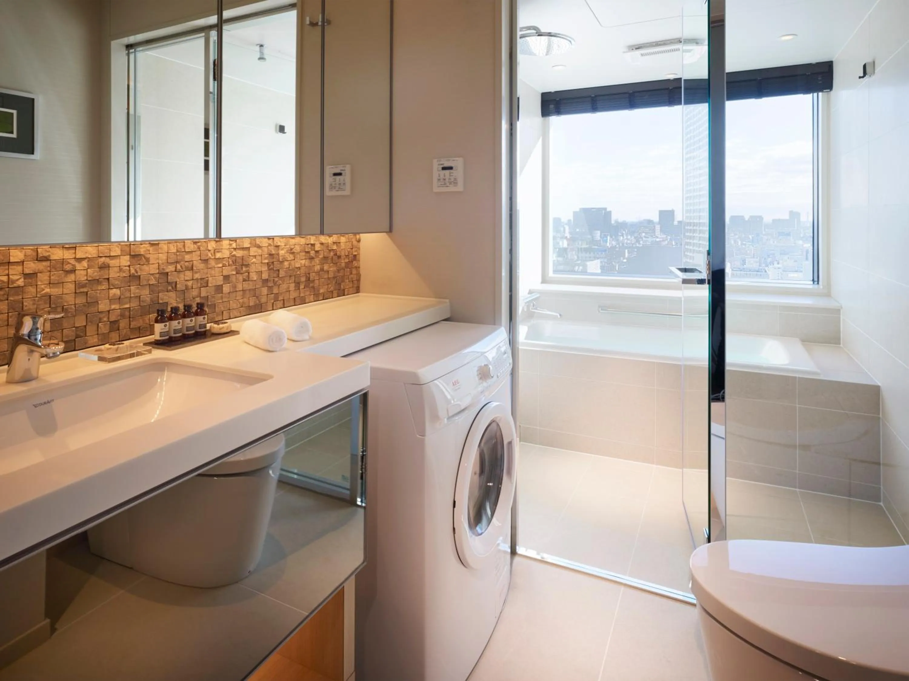 Shower in Oakwood Premier Tokyo