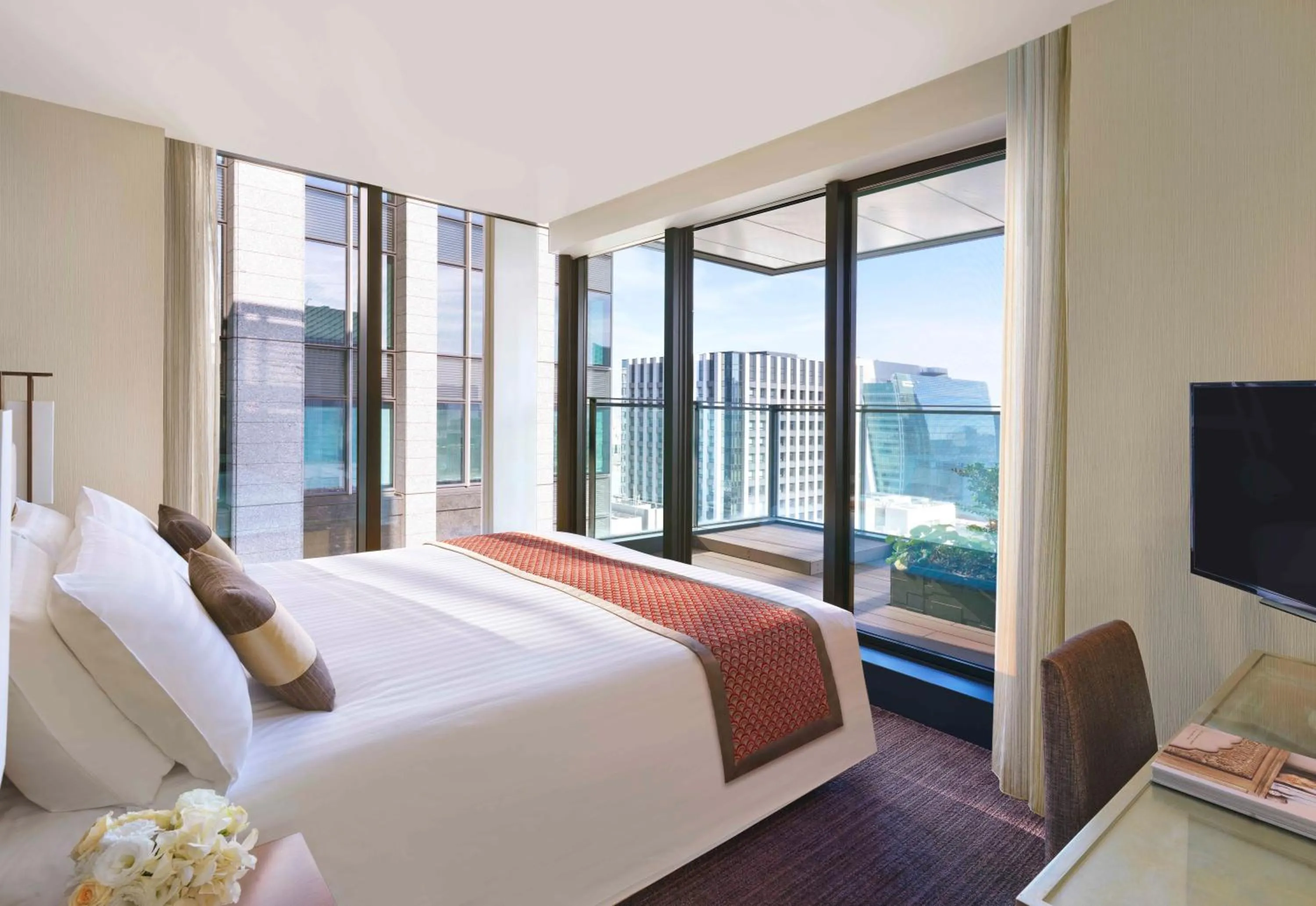 Photo of the whole room, Bed in Oakwood Premier Tokyo