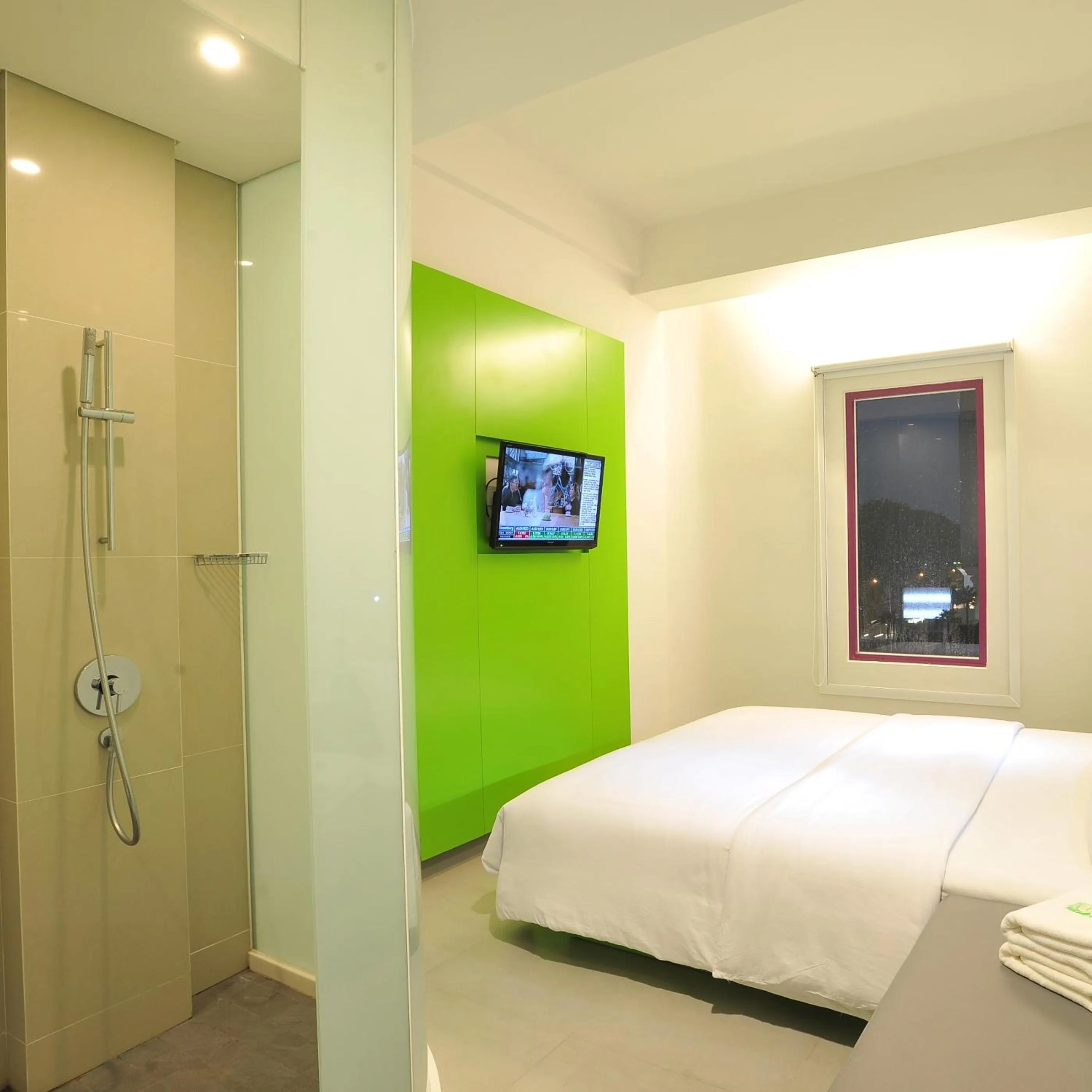 Bathroom, Bed in POP! Hotel Diponegoro