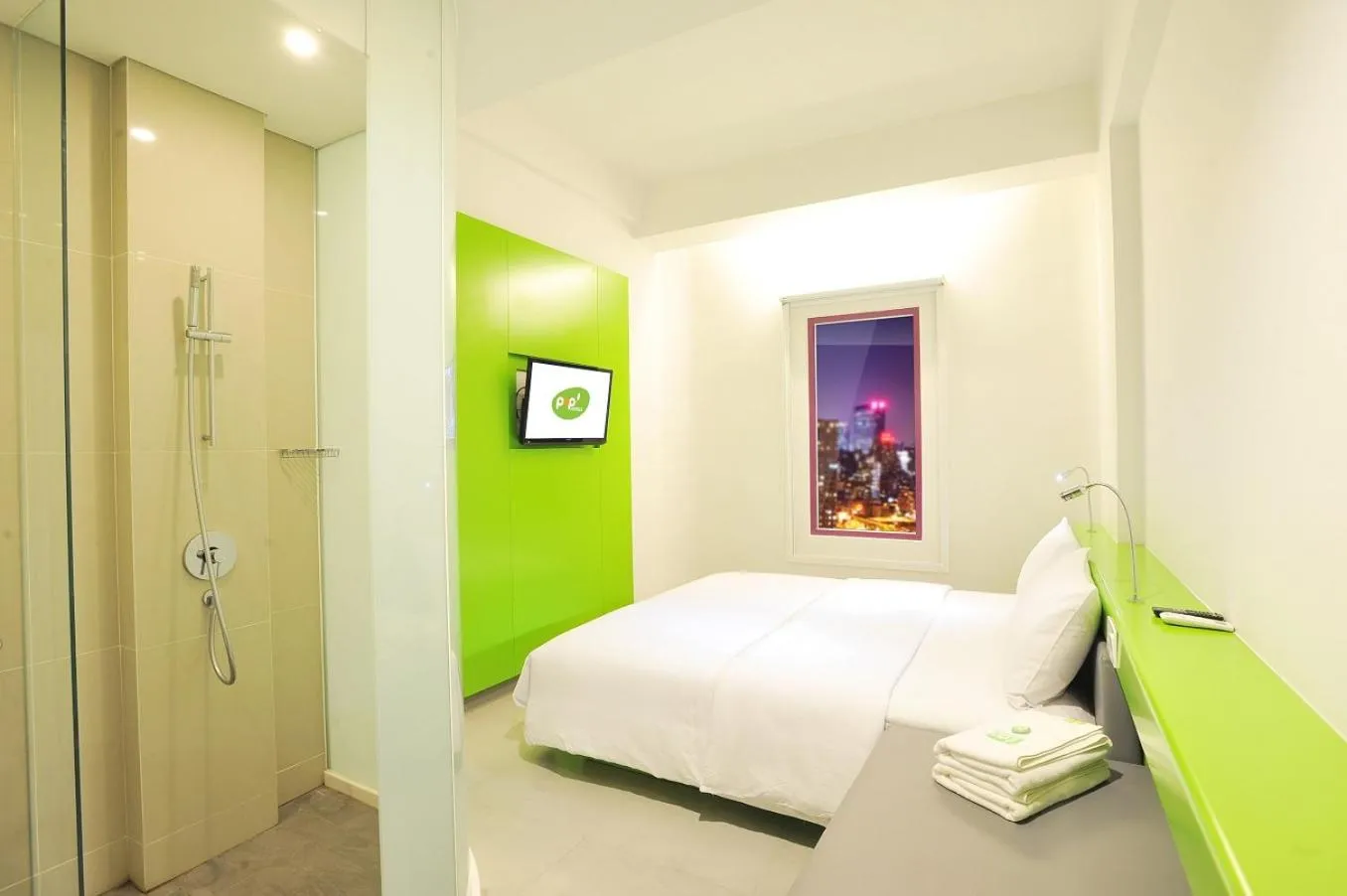 Bathroom, Bed in POP! Hotel Diponegoro