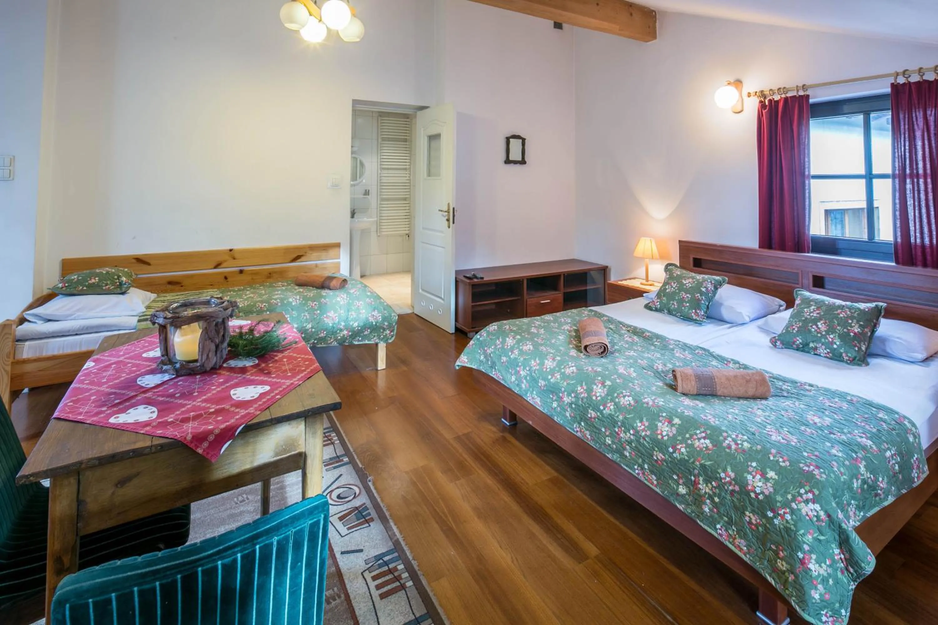 Photo of the whole room, Bed in Willa Alpina