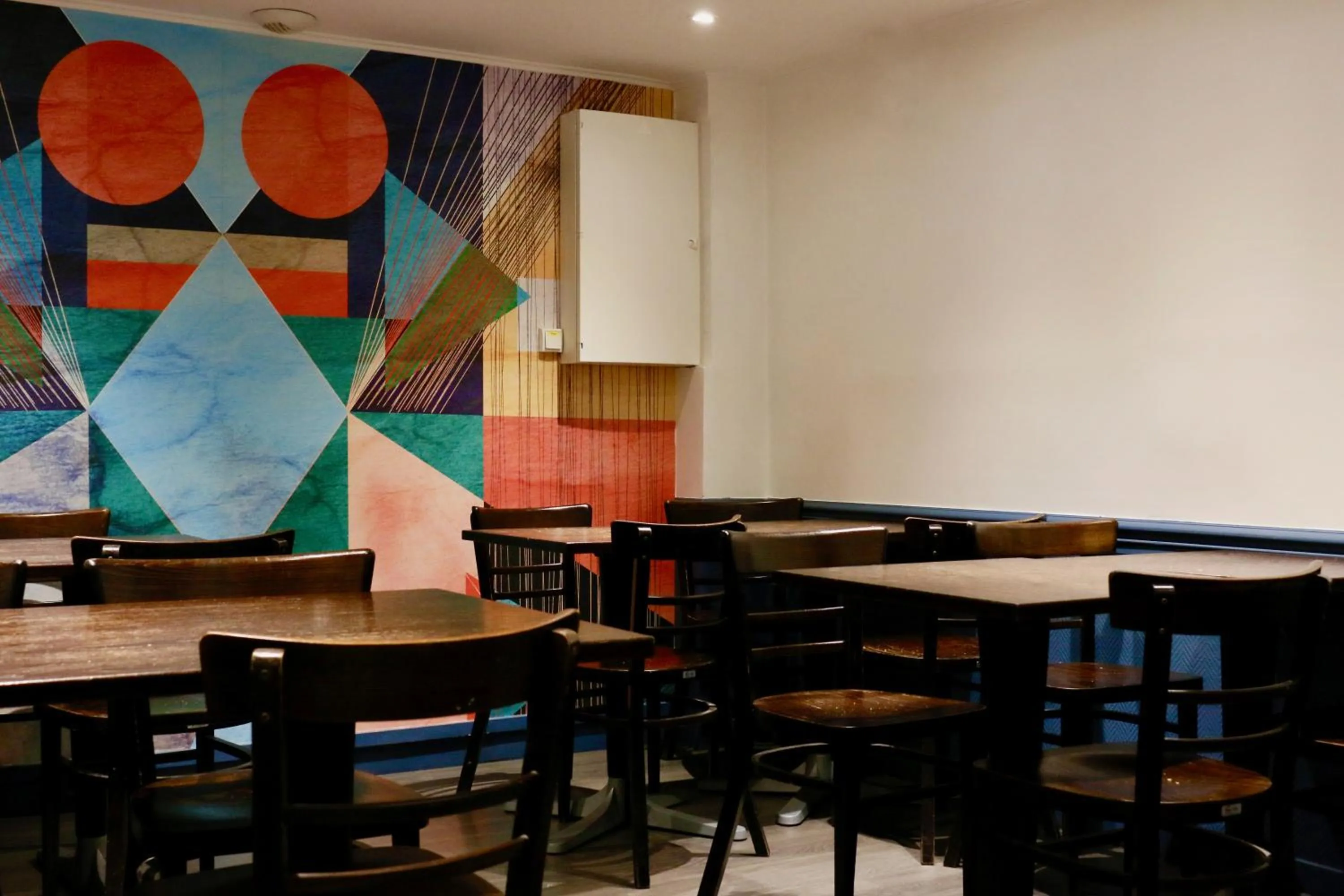 Breakfast in Plug inn Montmartre by Hiphophostels