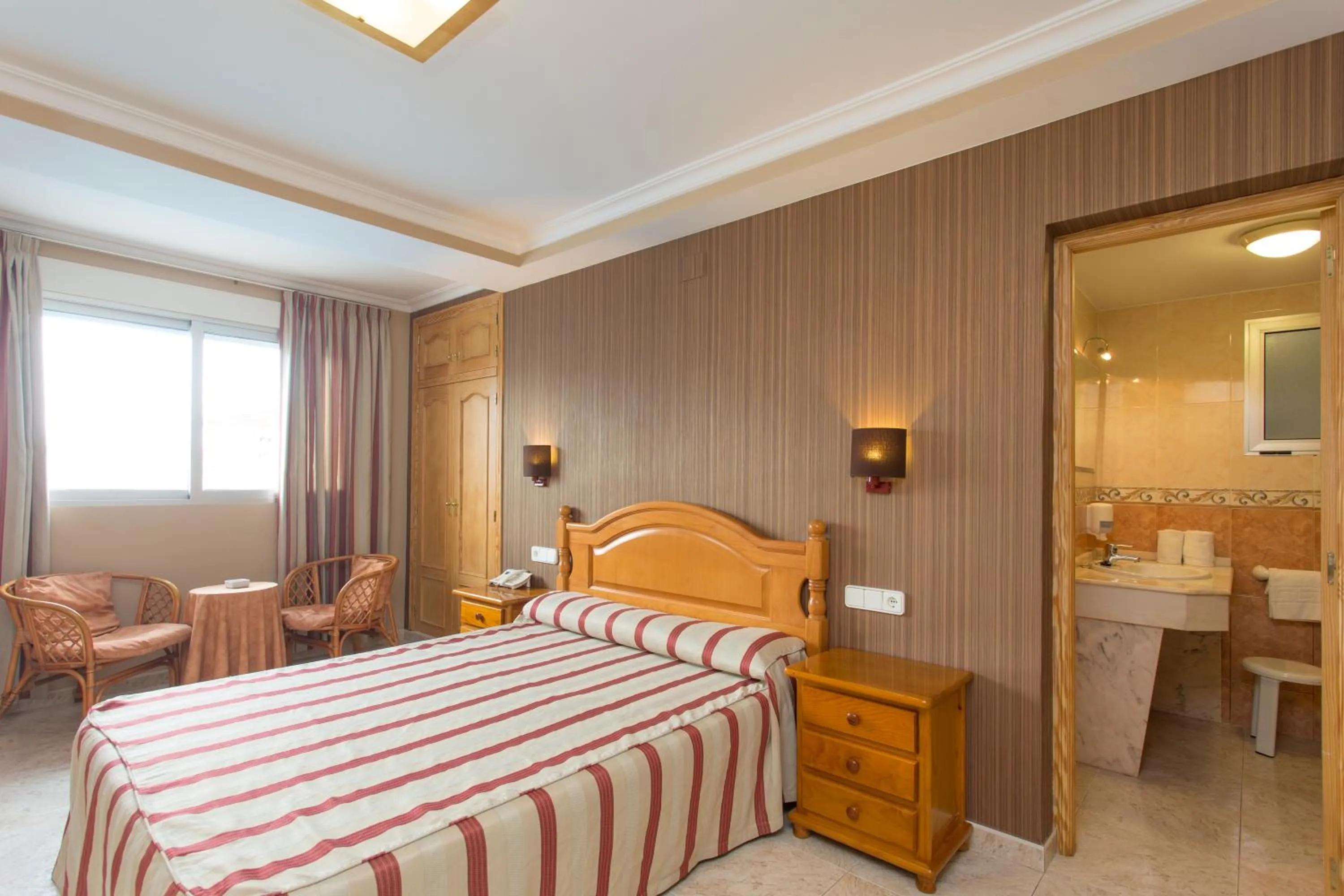 Photo of the whole room, Bed in Hotel Noguera El Albir