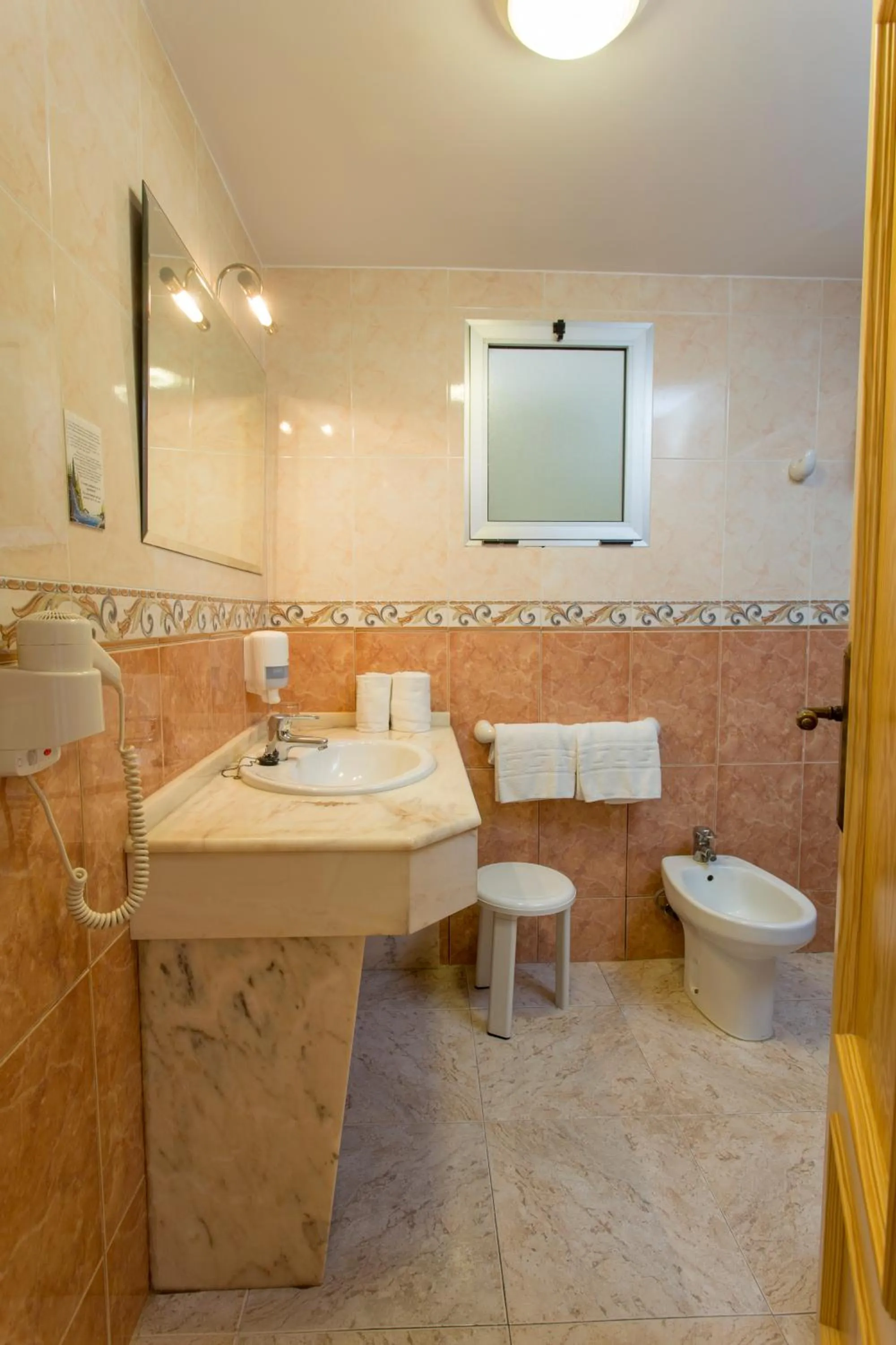 Shower in Hotel Noguera El Albir