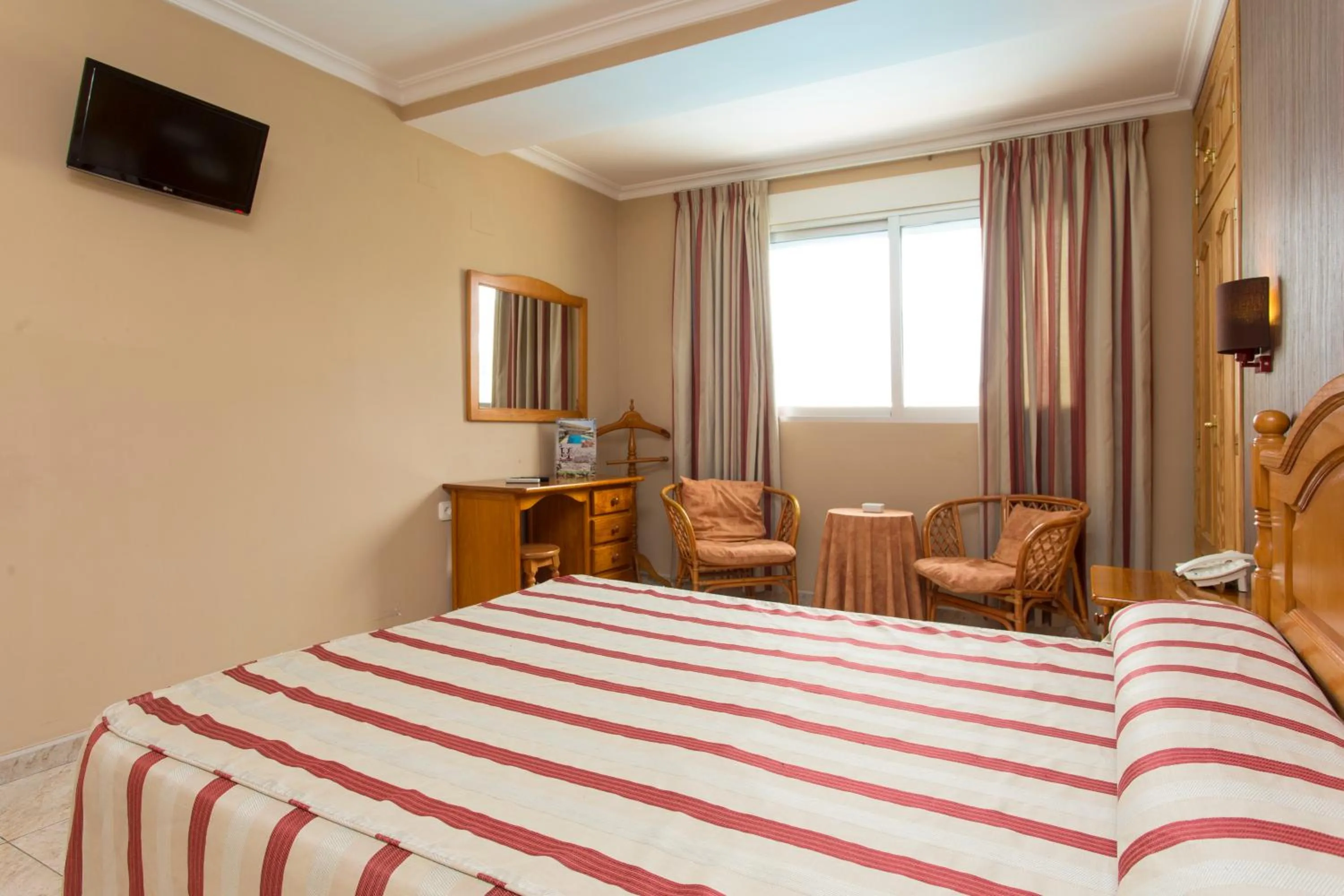 Photo of the whole room, Bed in Hotel Noguera El Albir