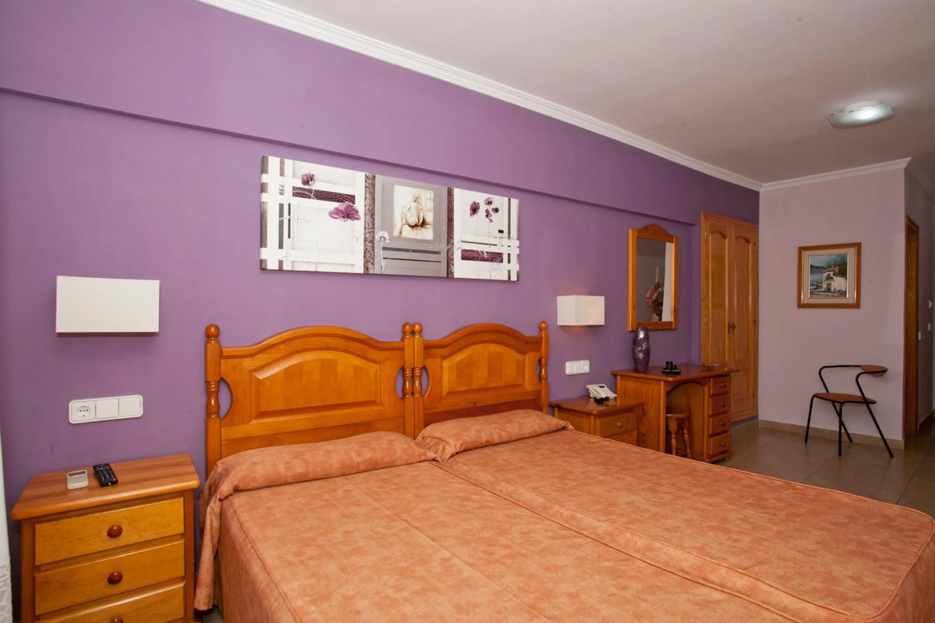 Photo of the whole room, Bed in Hotel Noguera El Albir