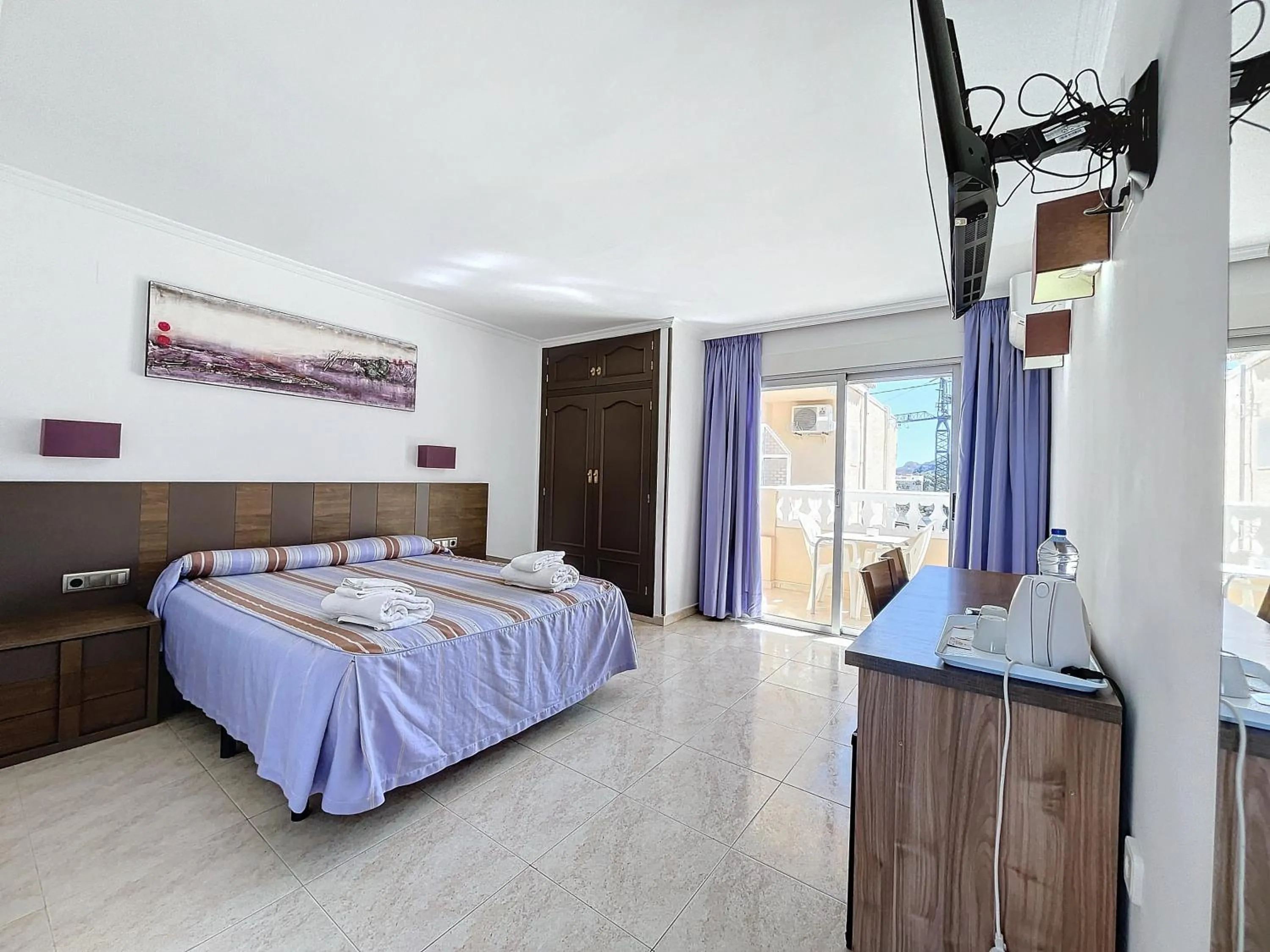 Balcony/Terrace, Bed in Hotel Noguera El Albir