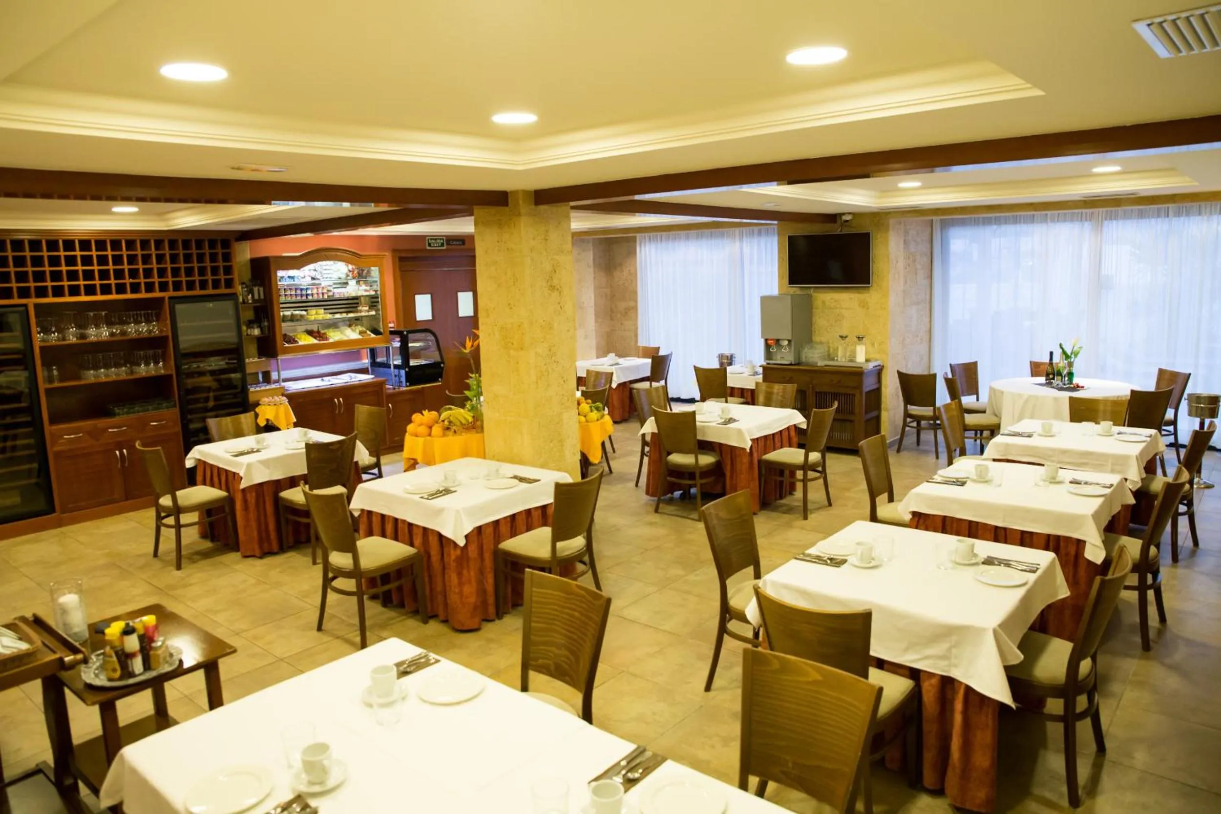 Restaurant/places to eat in Hotel Noguera El Albir