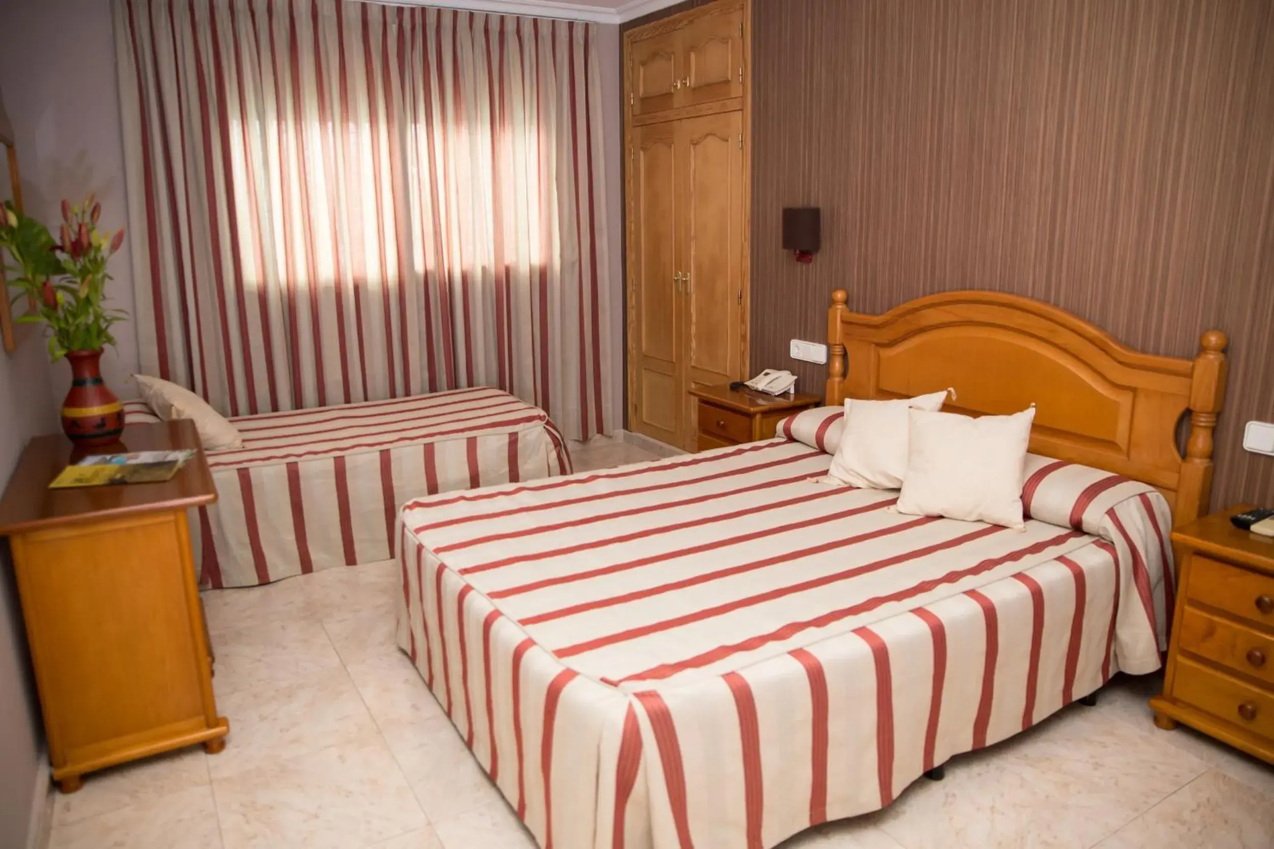 Triple Room in Hotel Noguera El Albir Triple Room in Hotel Noguera El Albir