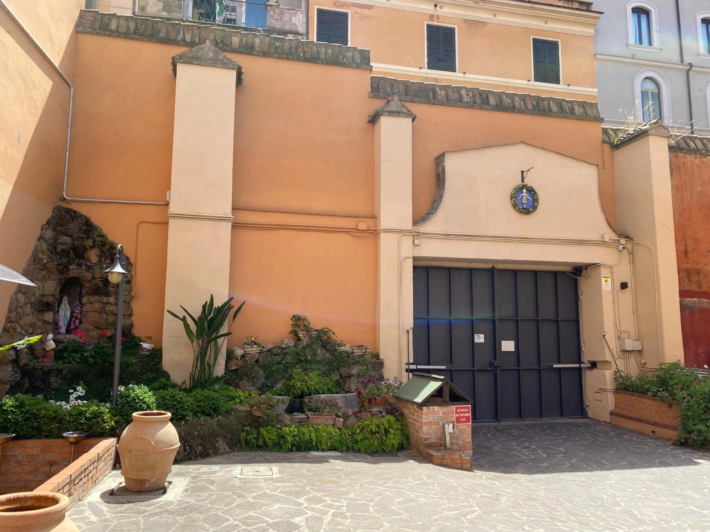 Facade/entrance in Basilica Hotel