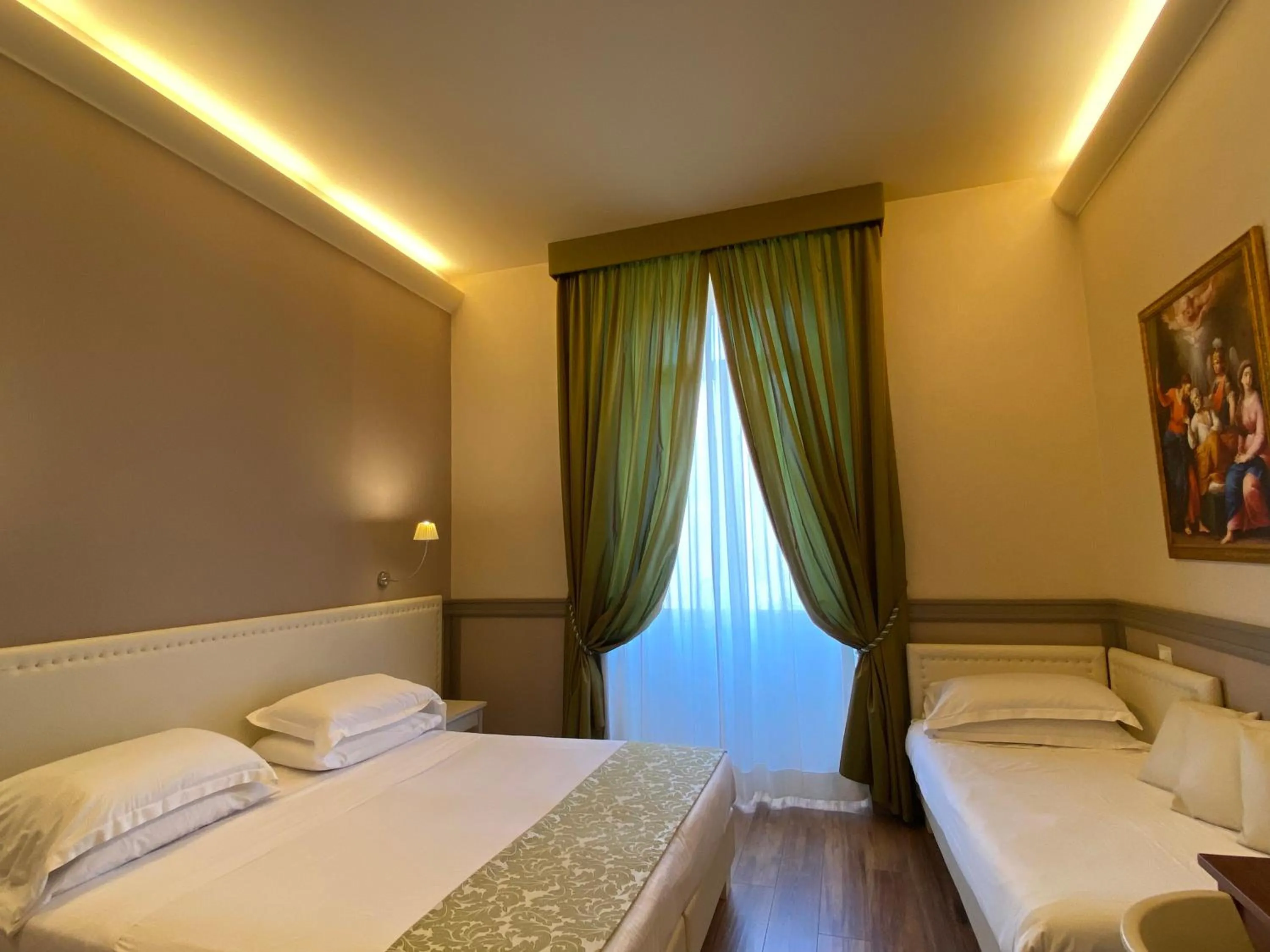 Photo of the whole room, Bed in Basilica Hotel
