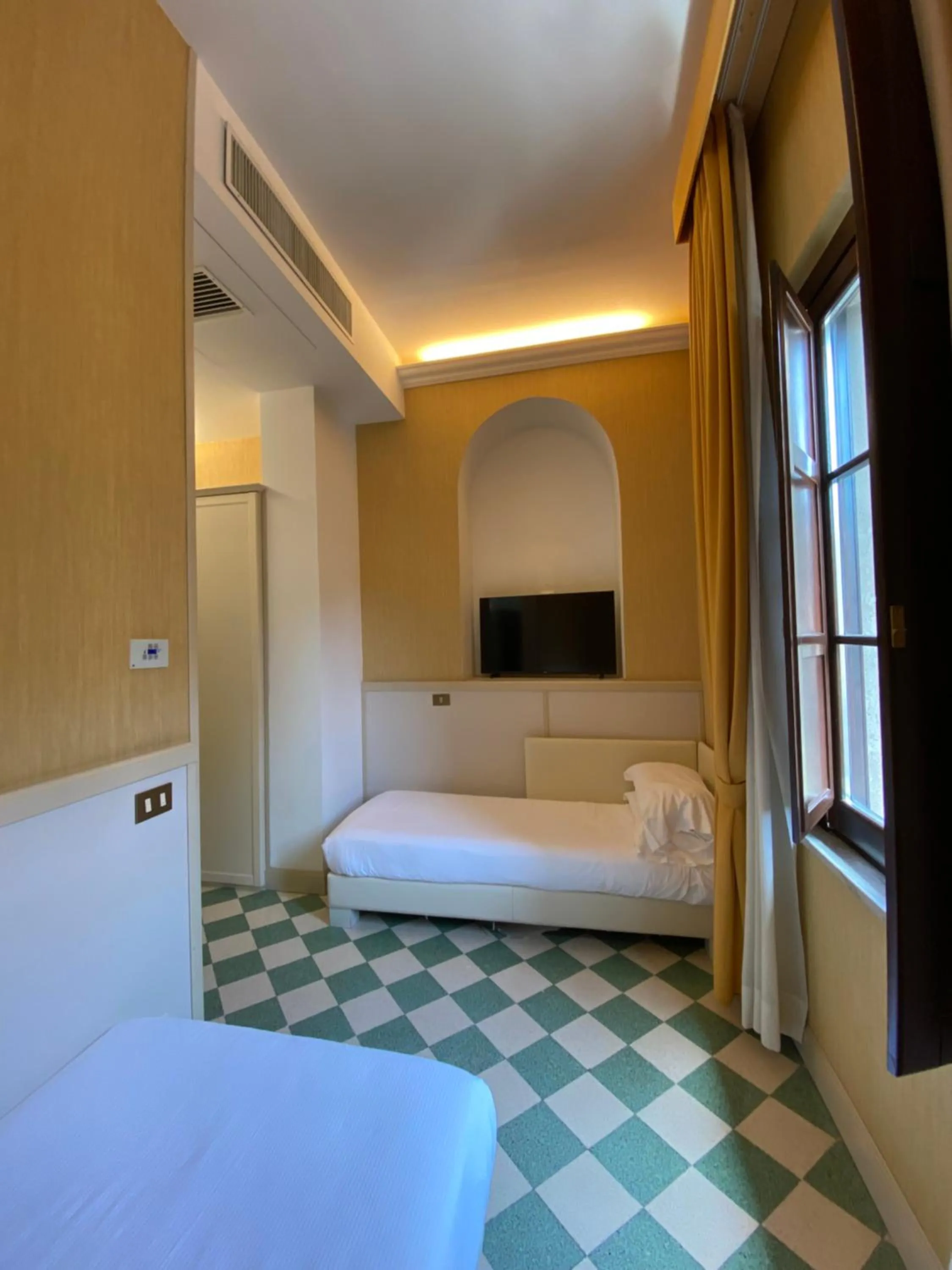 TV and multimedia, Bed in Basilica Hotel