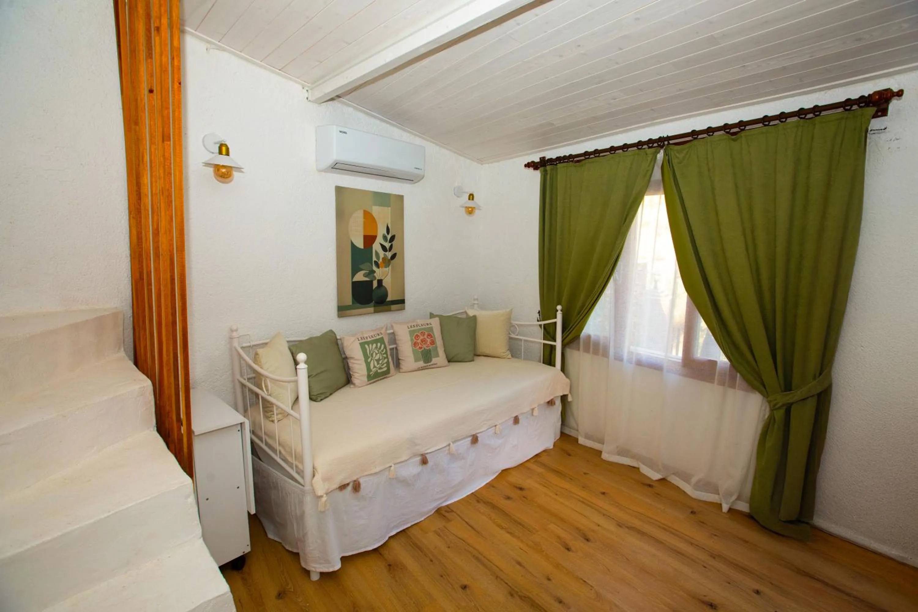 Seating area, Bed in Şirince Klaseas Hotel&Restaurant