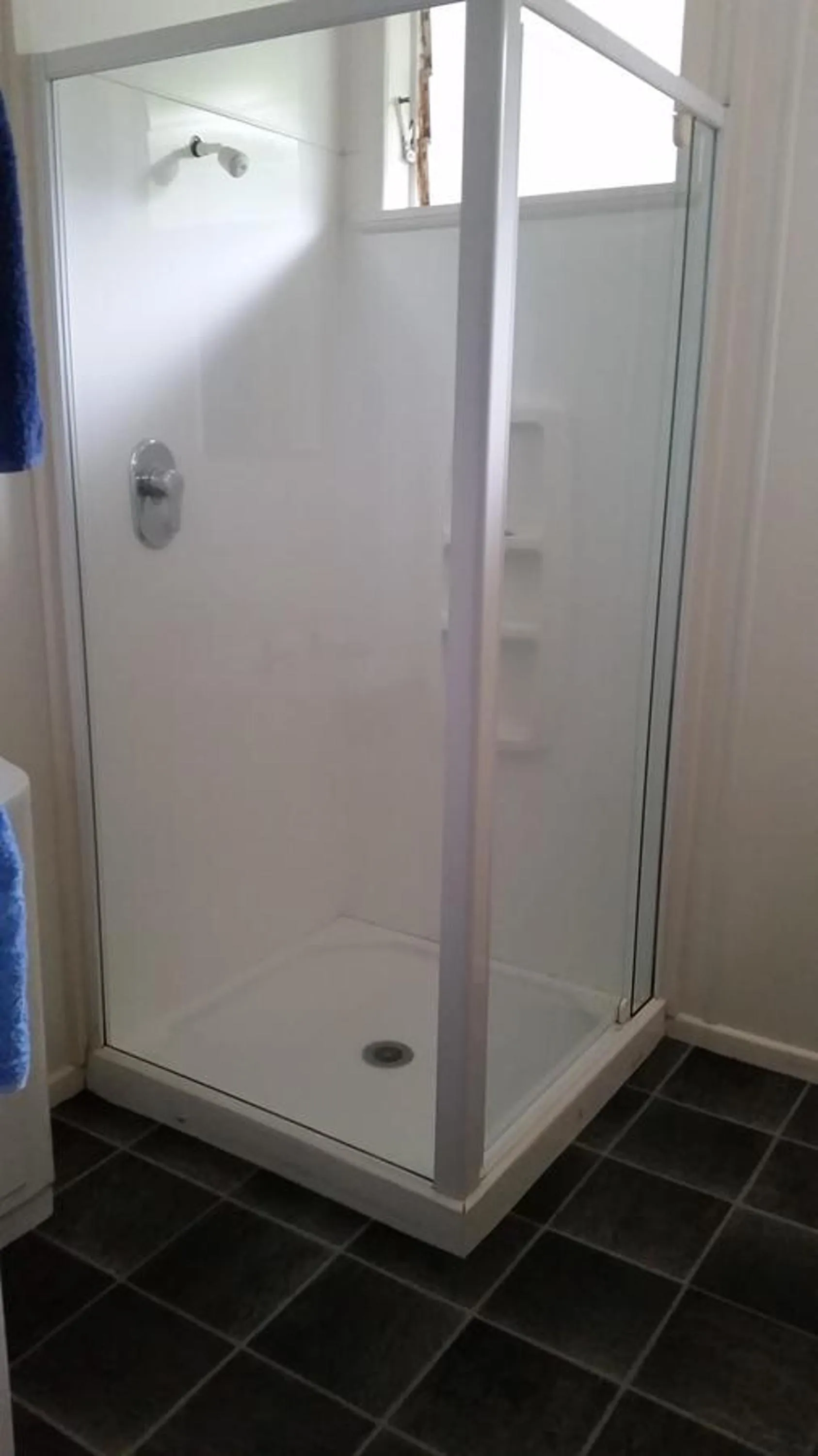 Shower in Mahoe Motel