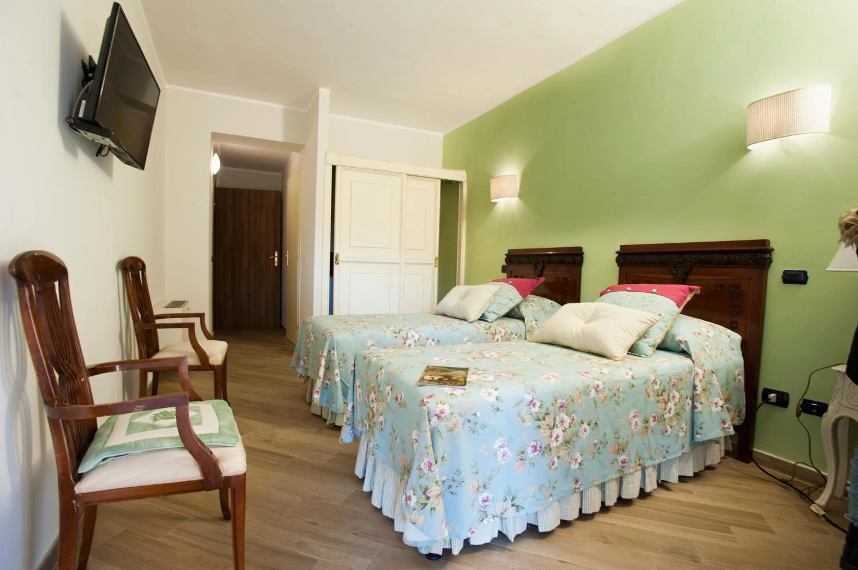 Photo of the whole room, Bed in La Vignola Country Hotel