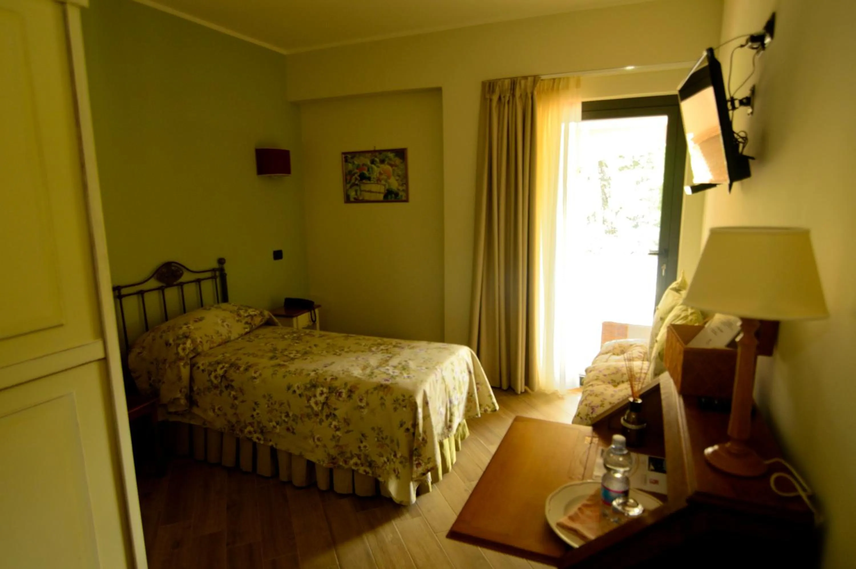 Day, Bed in La Vignola Country Hotel