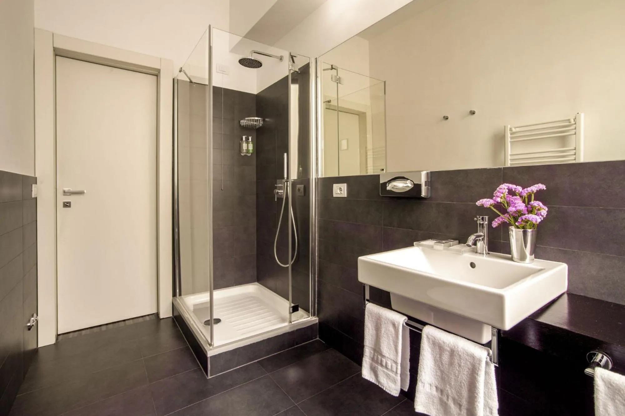 Photo of the whole room in Suitedreams