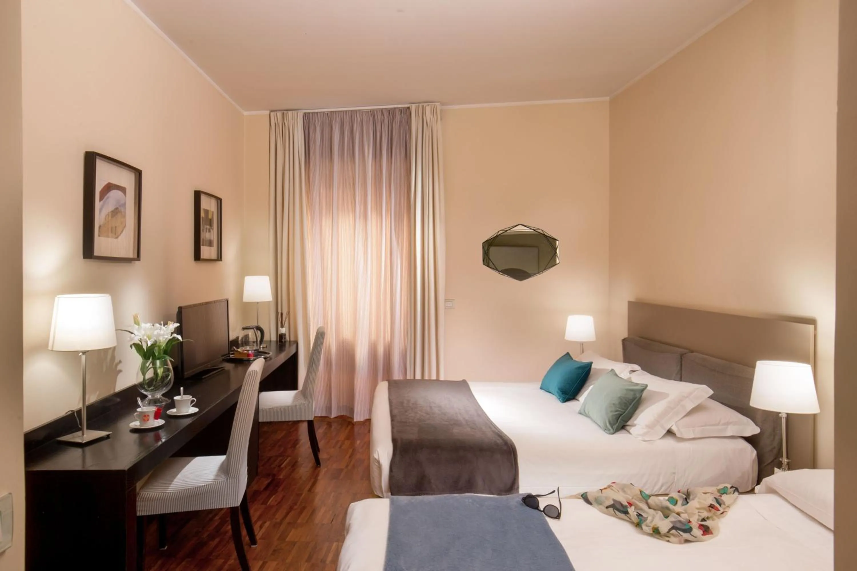 Photo of the whole room, Bed in Suitedreams